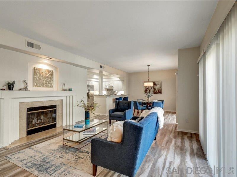 Detail Gallery Image 6 of 33 For 8641  via Mallorca  F, La Jolla,  CA 92037 - 2 Beds | 2/1 Baths