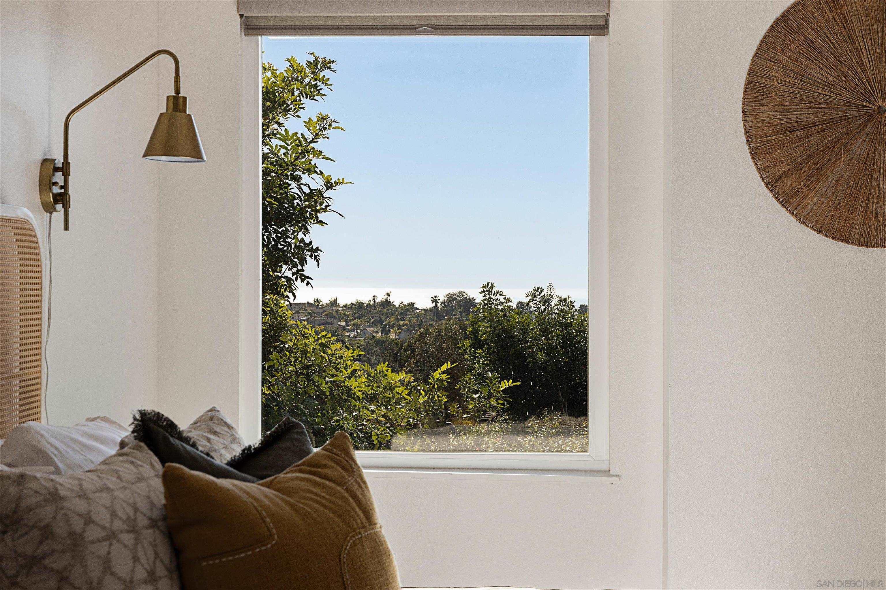 Detail Gallery Image 14 of 31 For 2811  Unicornio St, Carlsbad,  CA 92009 - 3 Beds | 2/1 Baths