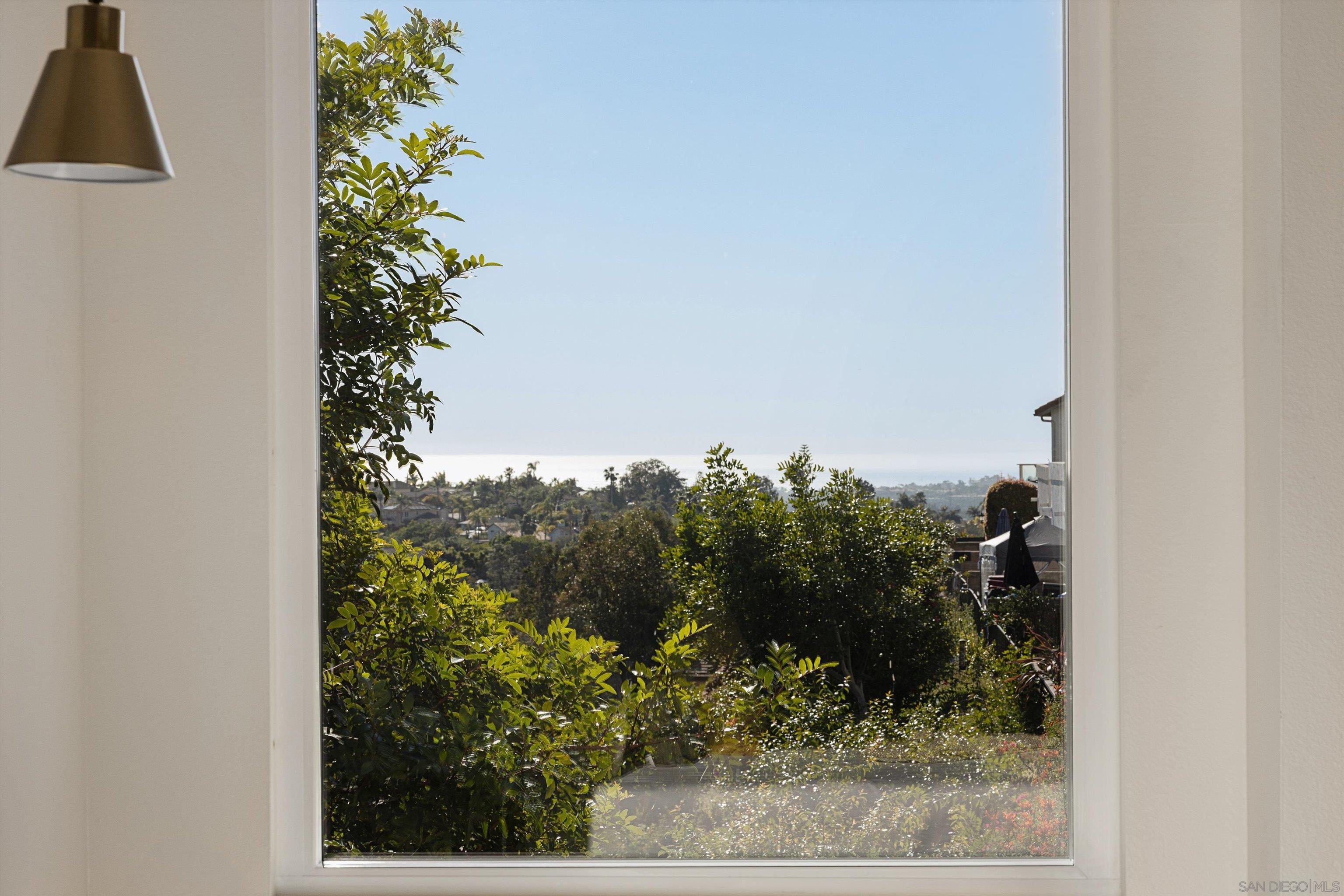 Detail Gallery Image 15 of 31 For 2811  Unicornio St, Carlsbad,  CA 92009 - 3 Beds | 2/1 Baths
