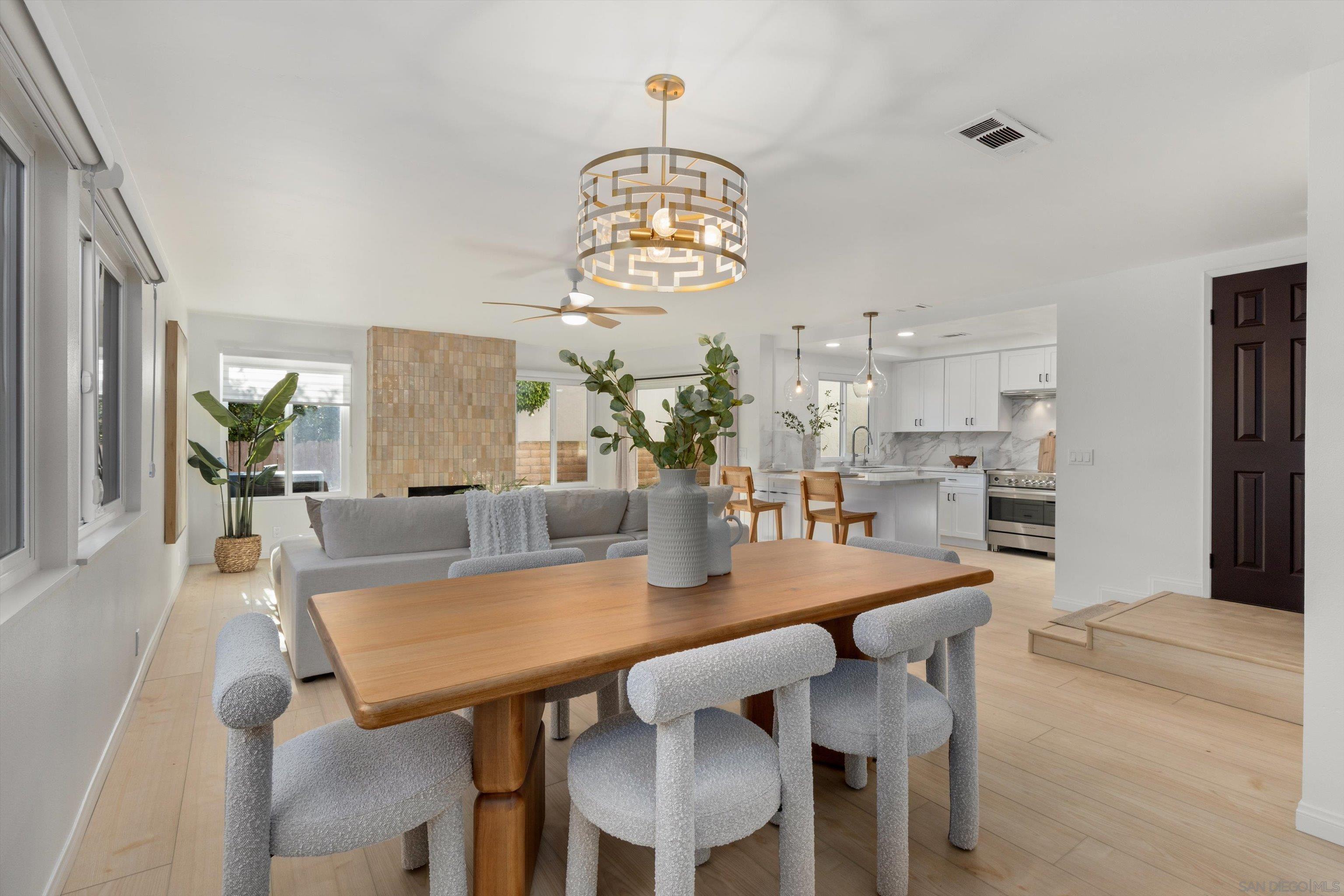 Detail Gallery Image 4 of 31 For 2811  Unicornio St, Carlsbad,  CA 92009 - 3 Beds | 2/1 Baths