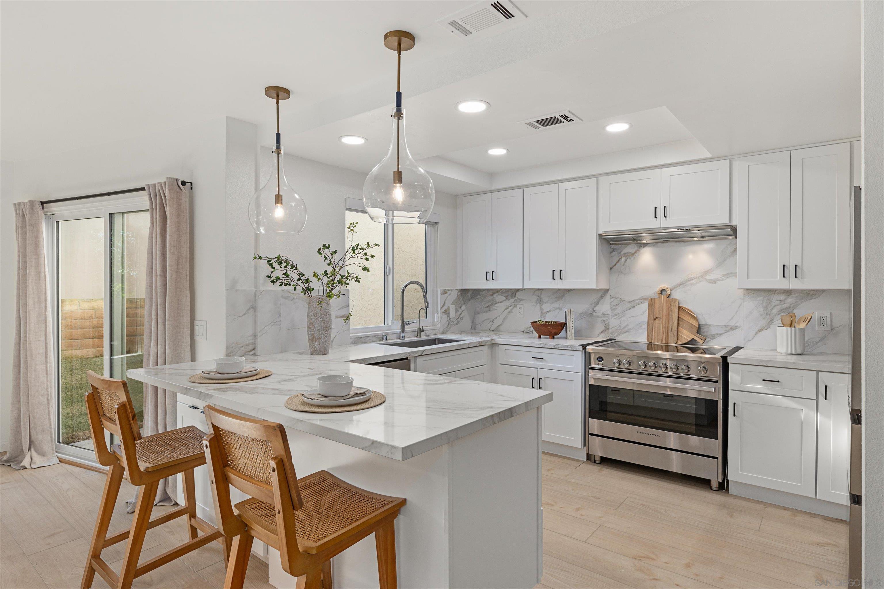 Detail Gallery Image 10 of 31 For 2811  Unicornio St, Carlsbad,  CA 92009 - 3 Beds | 2/1 Baths