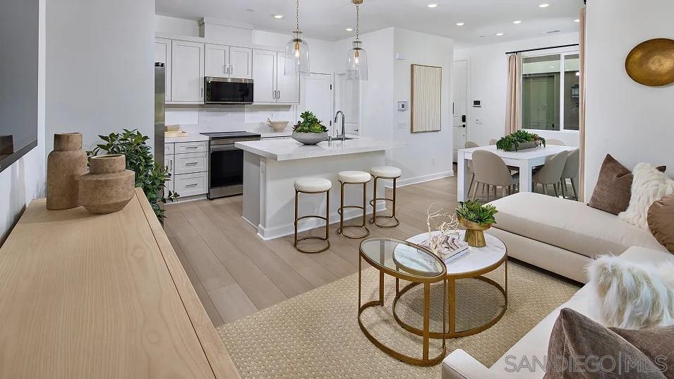 Detail Gallery Image 7 of 18 For 2112  Frost Ave   #2,  Chula Vista,  CA 91911 - 4 Beds | 2/1 Baths