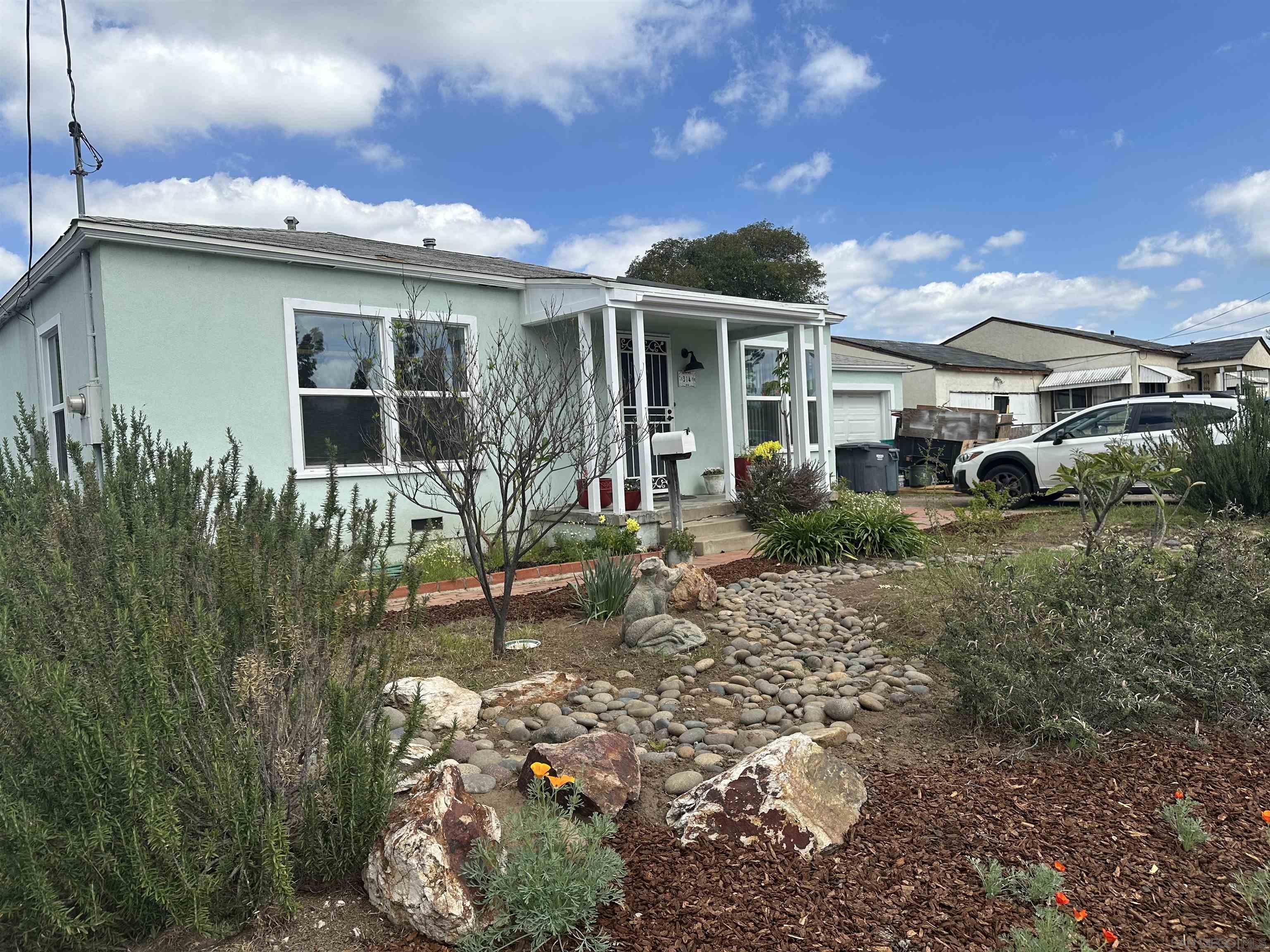 Detail Gallery Image 2 of 19 For 314 E E Washington Ave, El Cajon,  CA 92020 - 2 Beds | 1 Baths