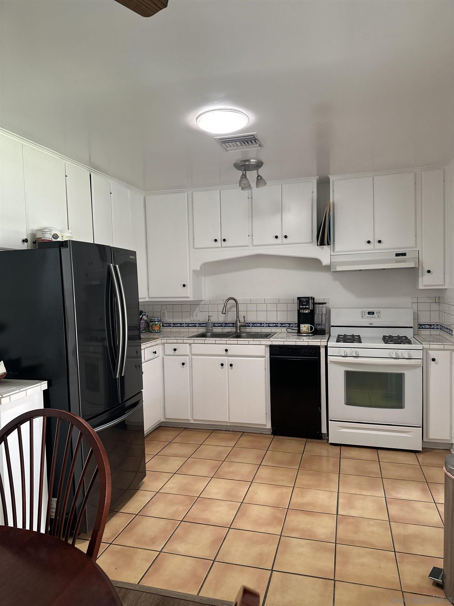 Detail Gallery Image 12 of 19 For 314 E E Washington Ave, El Cajon,  CA 92020 - 2 Beds | 1 Baths