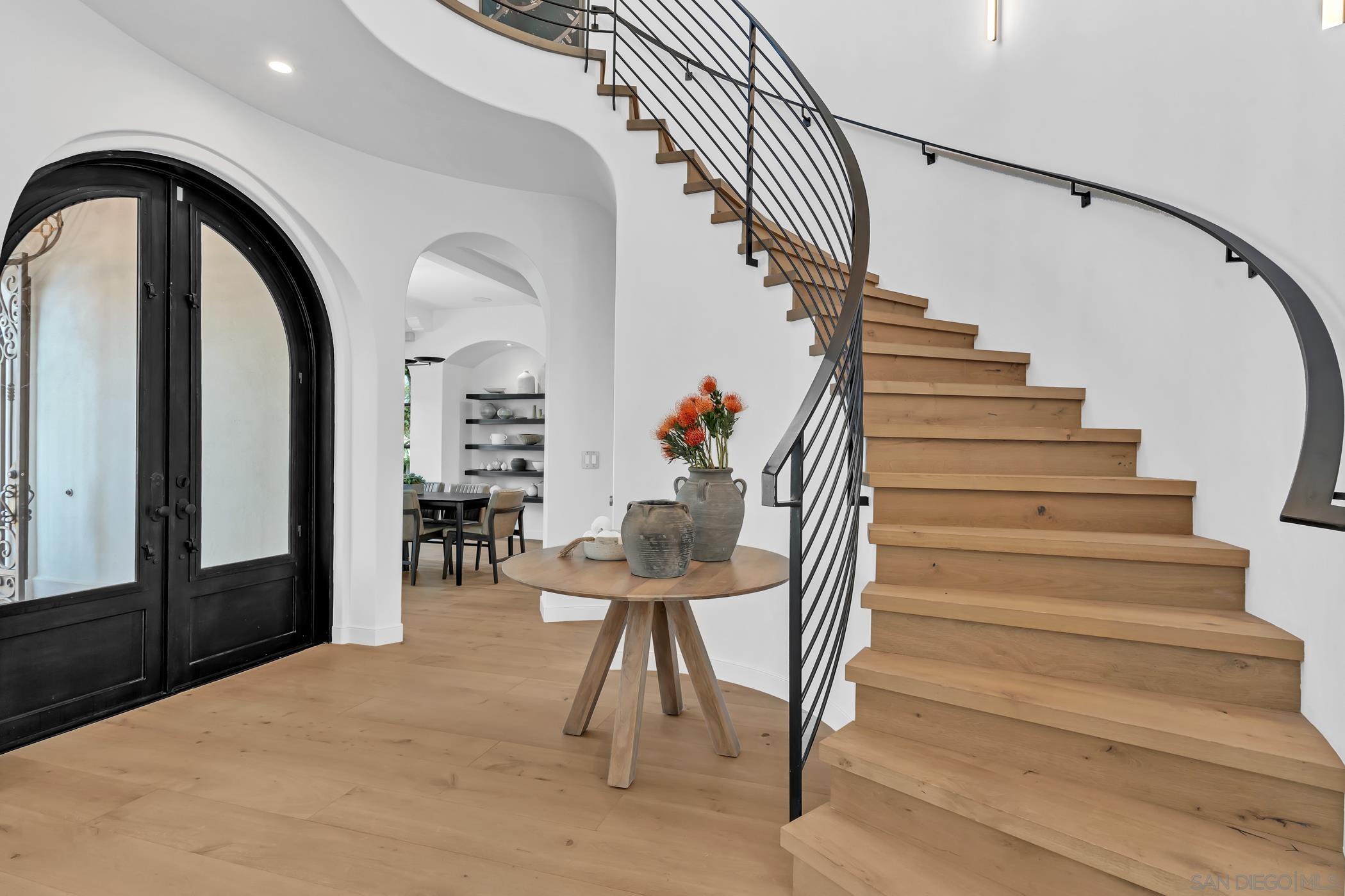 Detail Gallery Image 15 of 70 For 120  Carob Way, Coronado,  CA 92118 - 6 Beds | 5/2 Baths