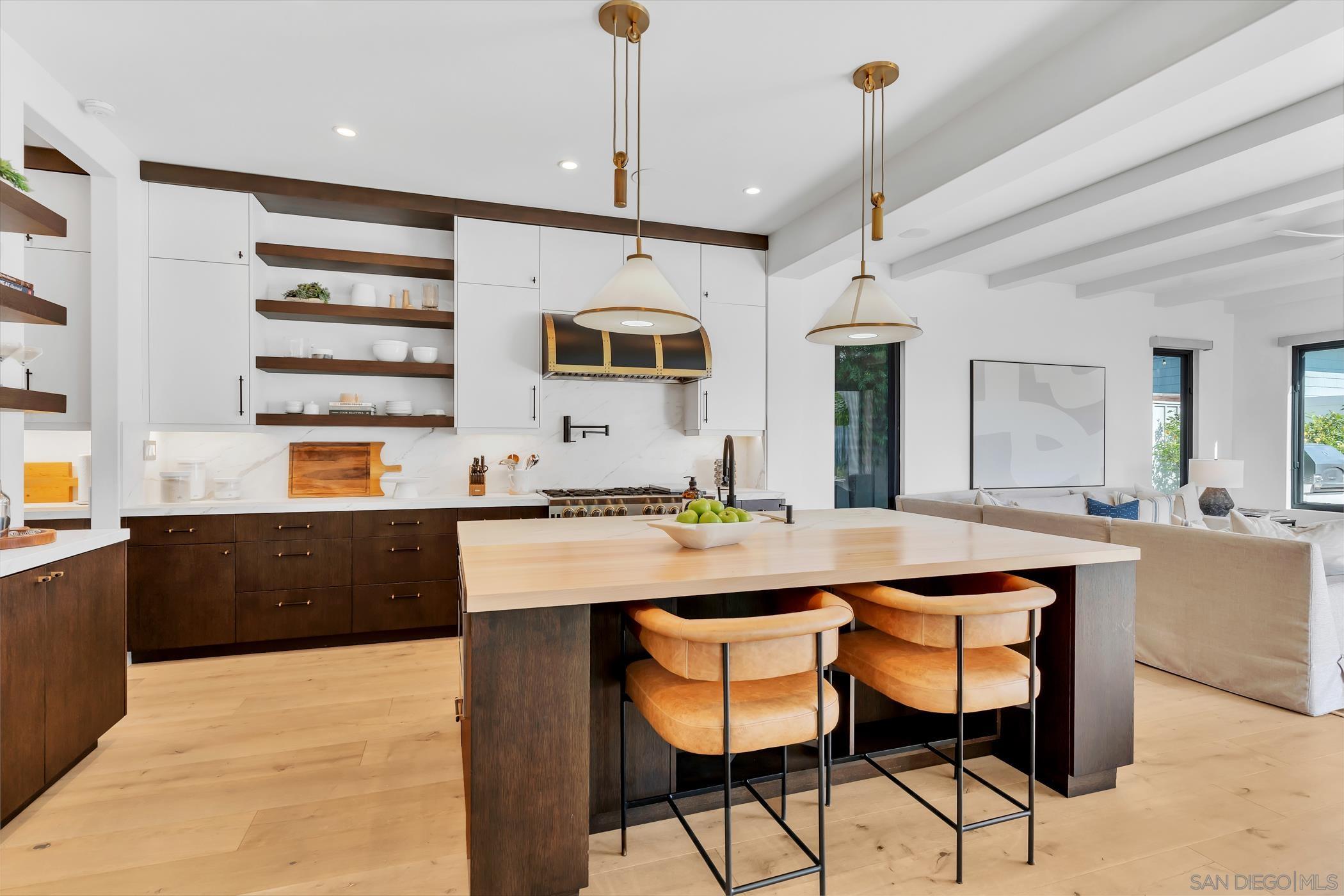 Detail Gallery Image 17 of 70 For 120  Carob Way, Coronado,  CA 92118 - 6 Beds | 5/2 Baths