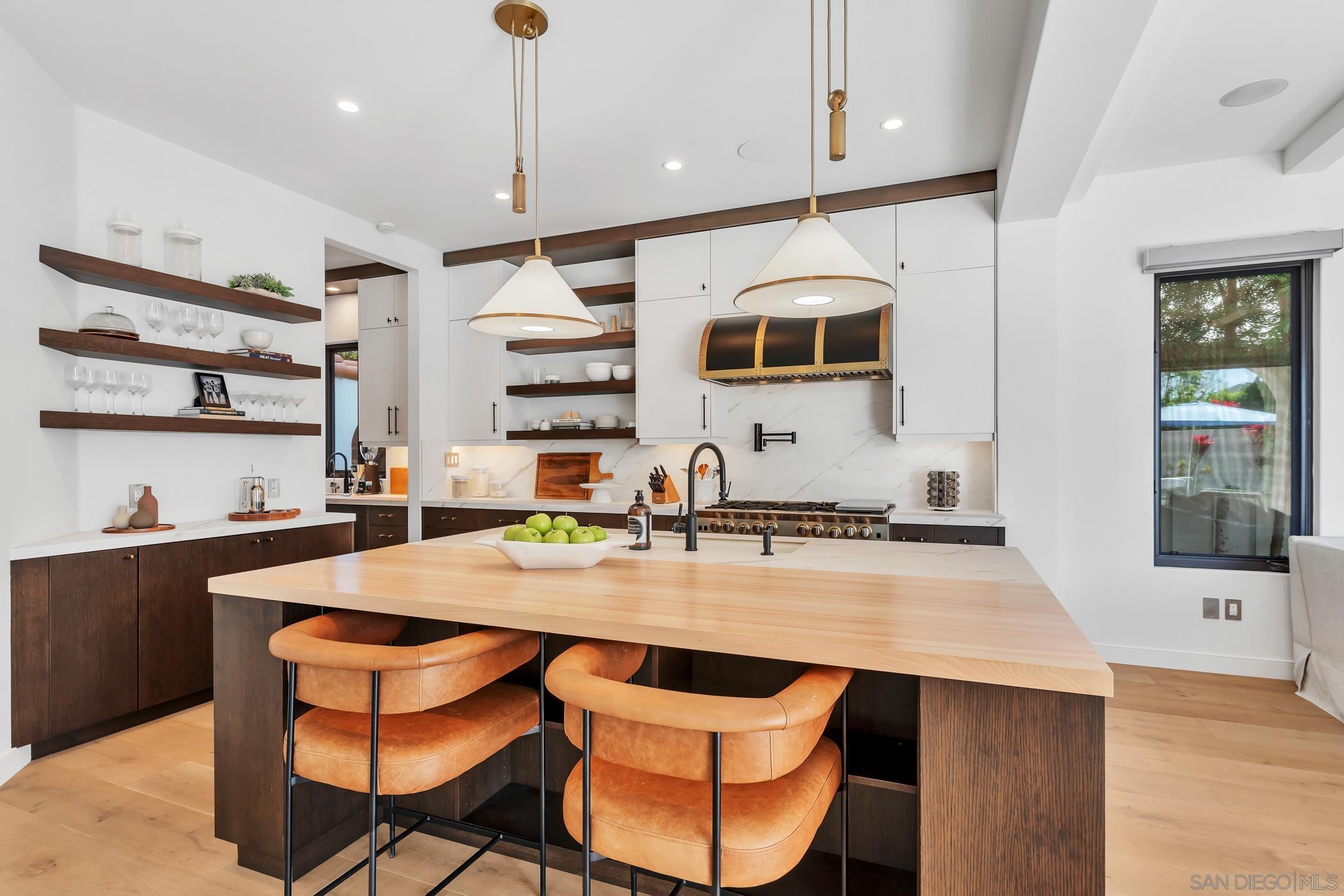 Detail Gallery Image 18 of 70 For 120  Carob Way, Coronado,  CA 92118 - 6 Beds | 5/2 Baths