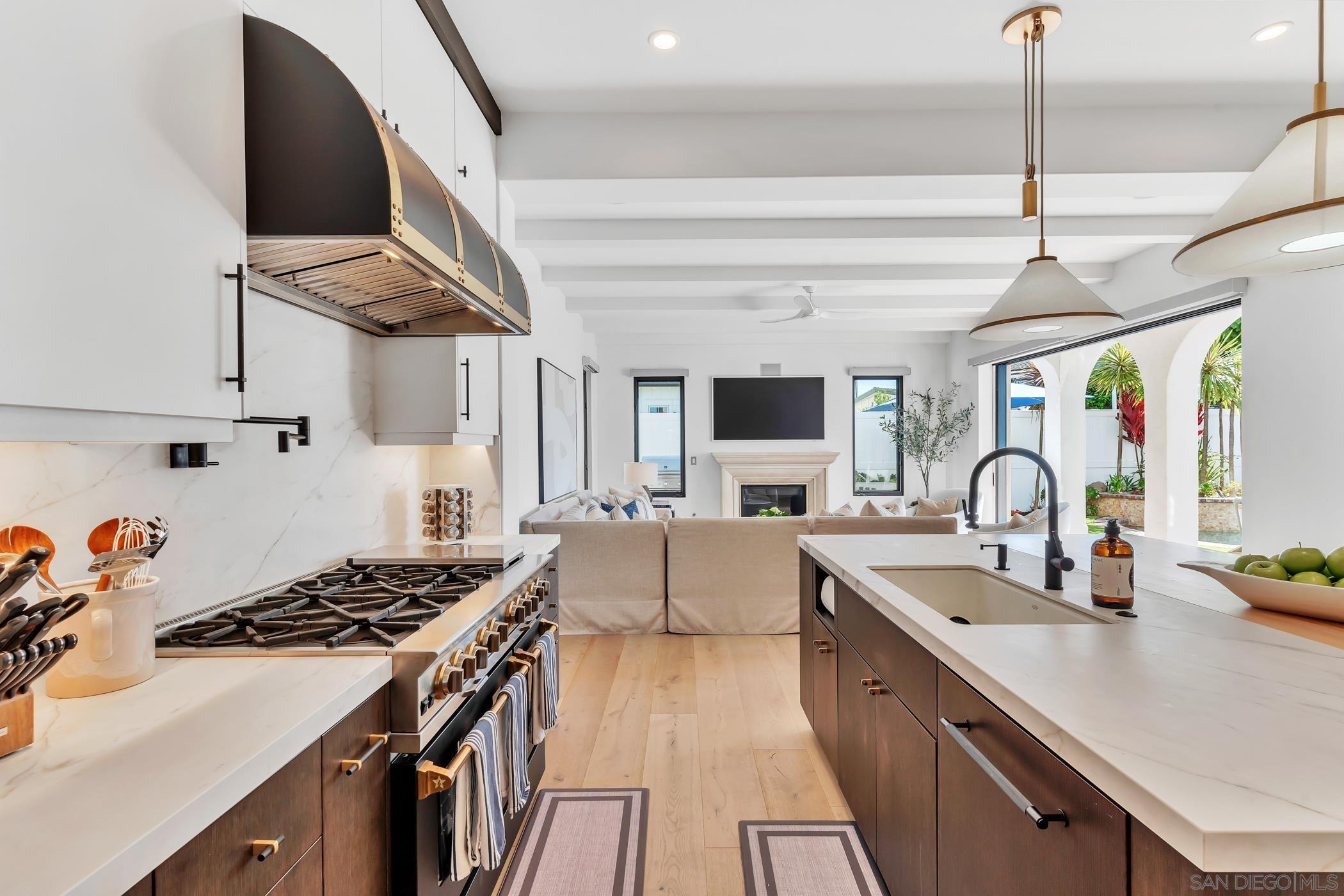 Detail Gallery Image 19 of 70 For 120  Carob Way, Coronado,  CA 92118 - 6 Beds | 5/2 Baths