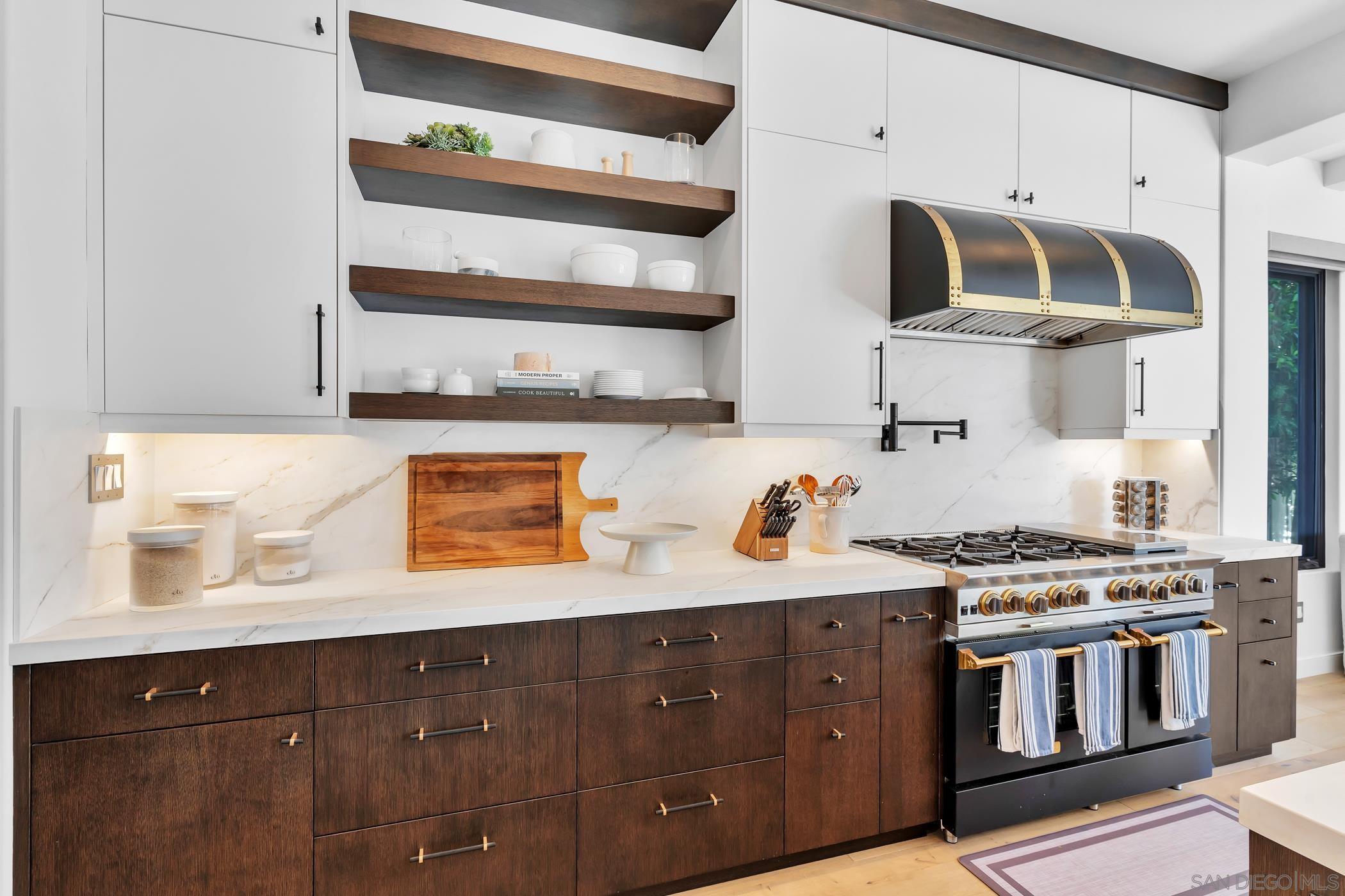 Detail Gallery Image 21 of 70 For 120  Carob Way, Coronado,  CA 92118 - 6 Beds | 5/2 Baths