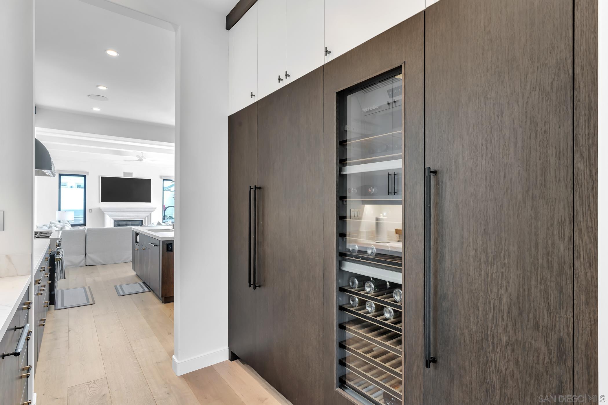 Detail Gallery Image 23 of 70 For 120  Carob Way, Coronado,  CA 92118 - 6 Beds | 5/2 Baths