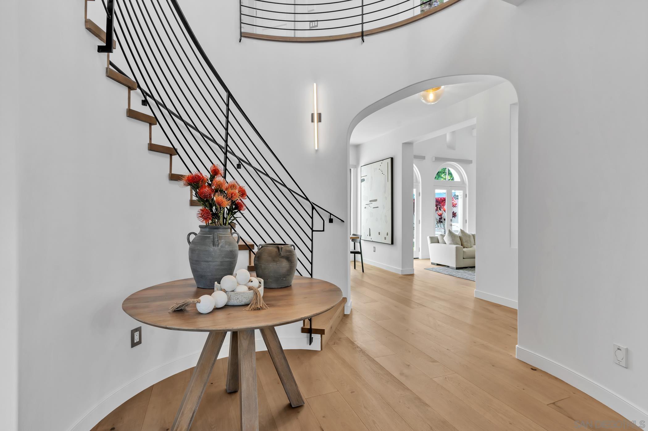 Detail Gallery Image 4 of 70 For 120  Carob Way, Coronado,  CA 92118 - 6 Beds | 5/2 Baths