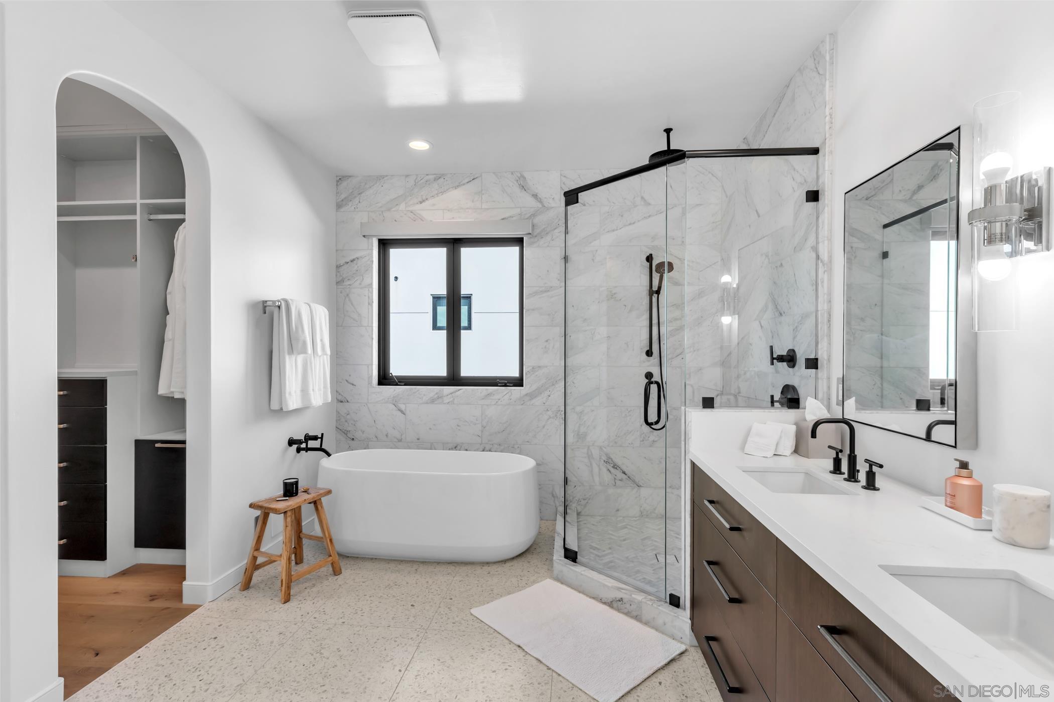 Detail Gallery Image 49 of 70 For 120  Carob Way, Coronado,  CA 92118 - 6 Beds | 5/2 Baths