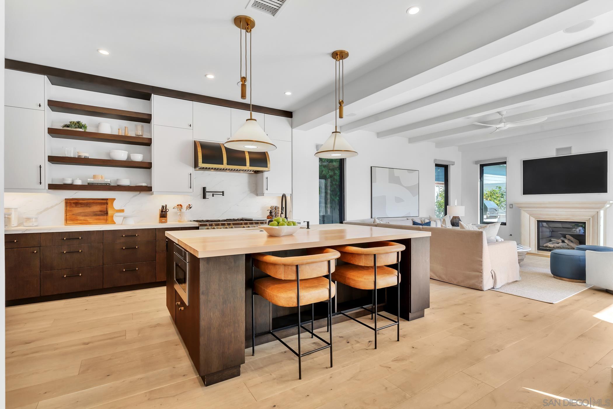 Detail Gallery Image 6 of 70 For 120  Carob Way, Coronado,  CA 92118 - 6 Beds | 5/2 Baths