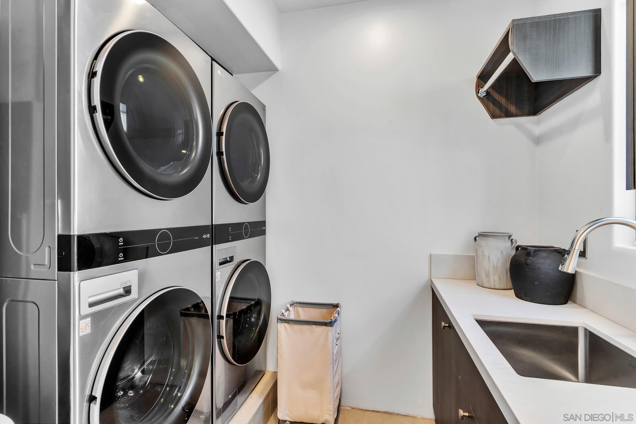 Detail Gallery Image 61 of 70 For 120  Carob Way, Coronado,  CA 92118 - 6 Beds | 5/2 Baths