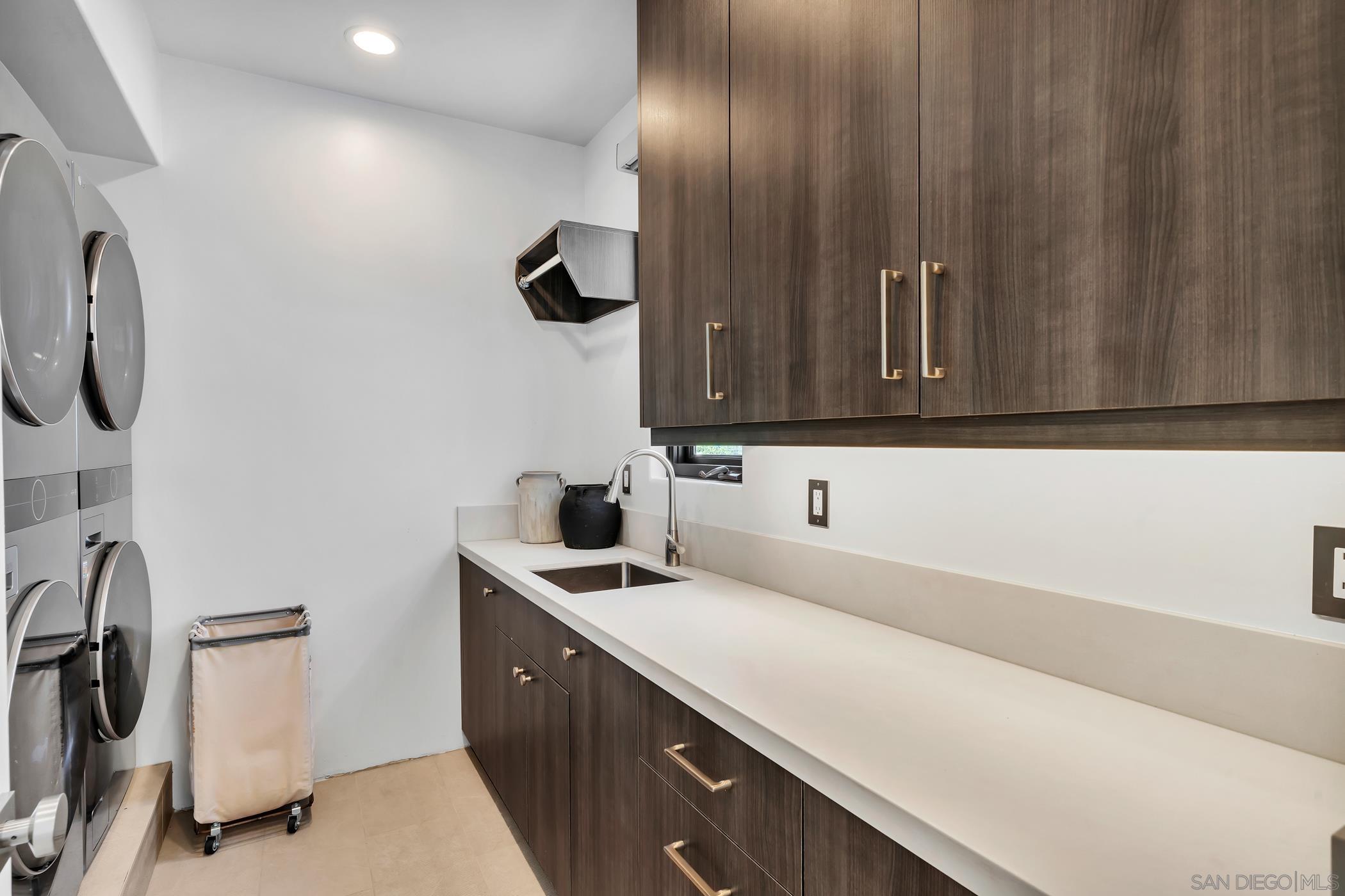 Detail Gallery Image 62 of 70 For 120  Carob Way, Coronado,  CA 92118 - 6 Beds | 5/2 Baths