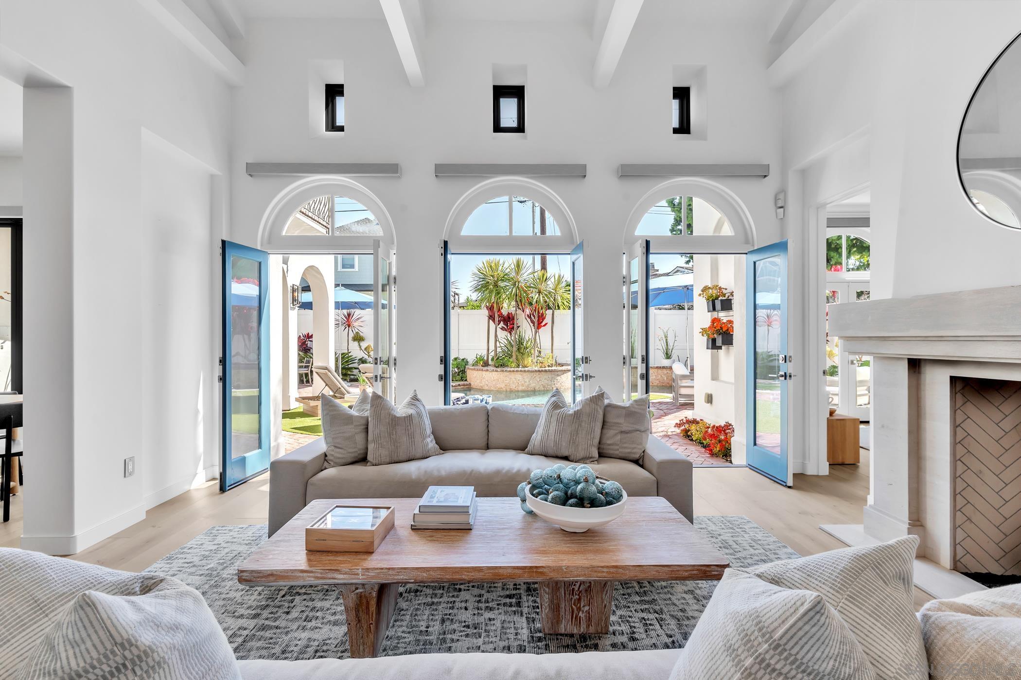 Detail Gallery Image 8 of 70 For 120  Carob Way, Coronado,  CA 92118 - 6 Beds | 5/2 Baths