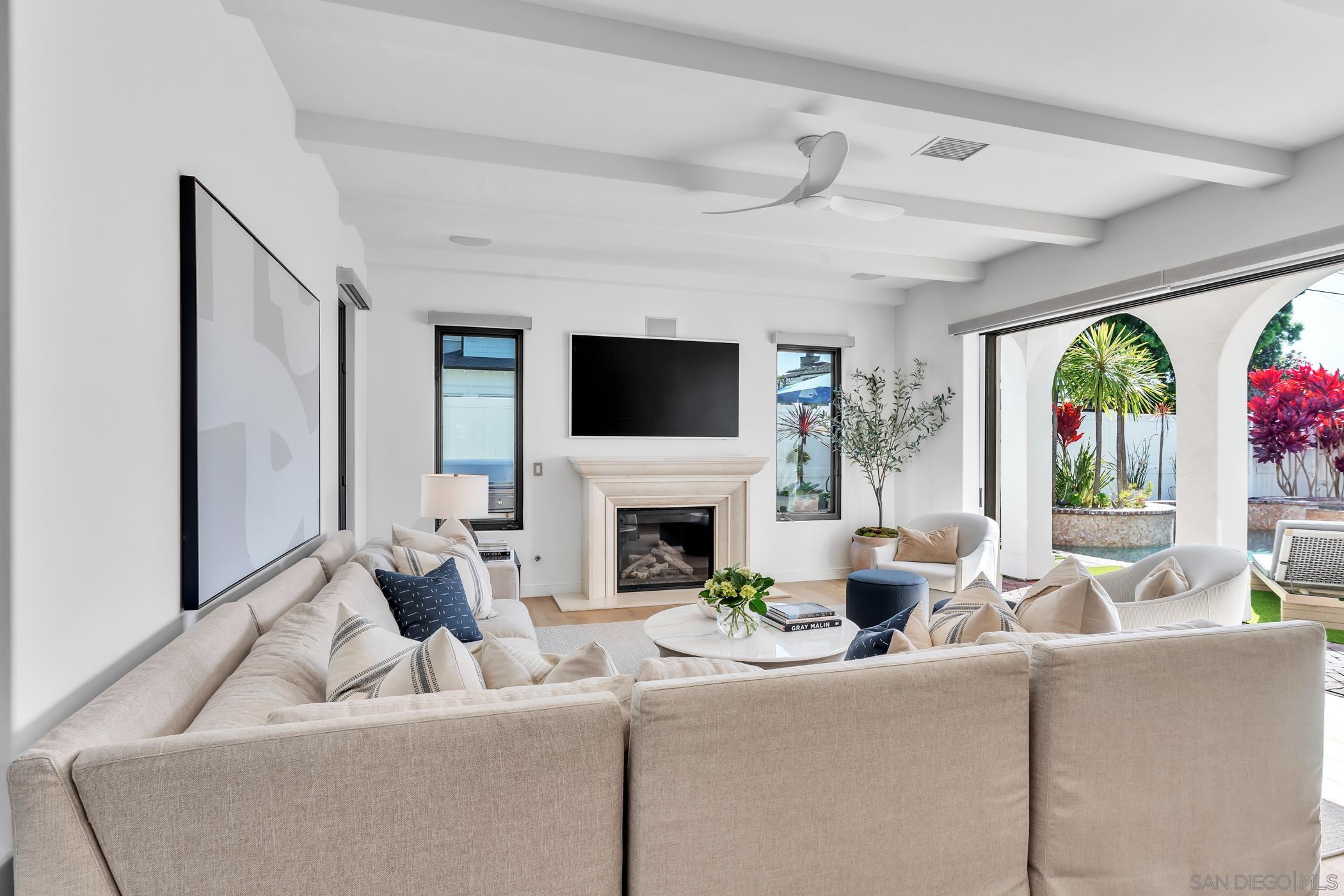 Detail Gallery Image 10 of 70 For 120  Carob Way, Coronado,  CA 92118 - 6 Beds | 5/2 Baths