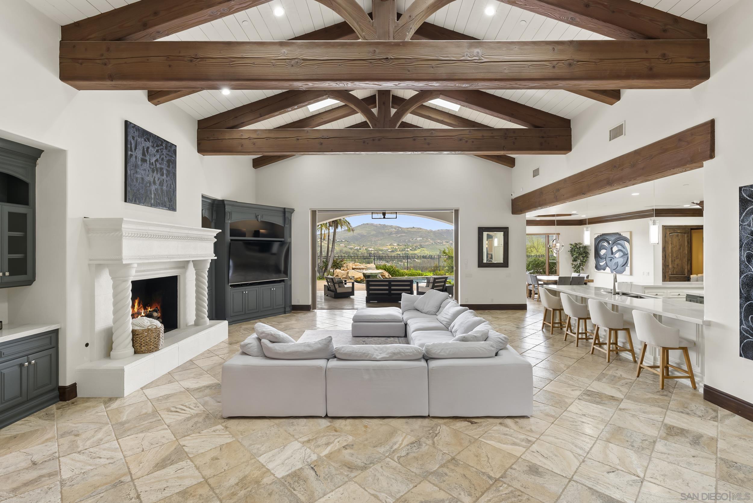 Detail Gallery Image 4 of 36 For 7628  Top O the Morning Way, San Diego,  CA 92127 - 4 Beds | 4/1 Baths