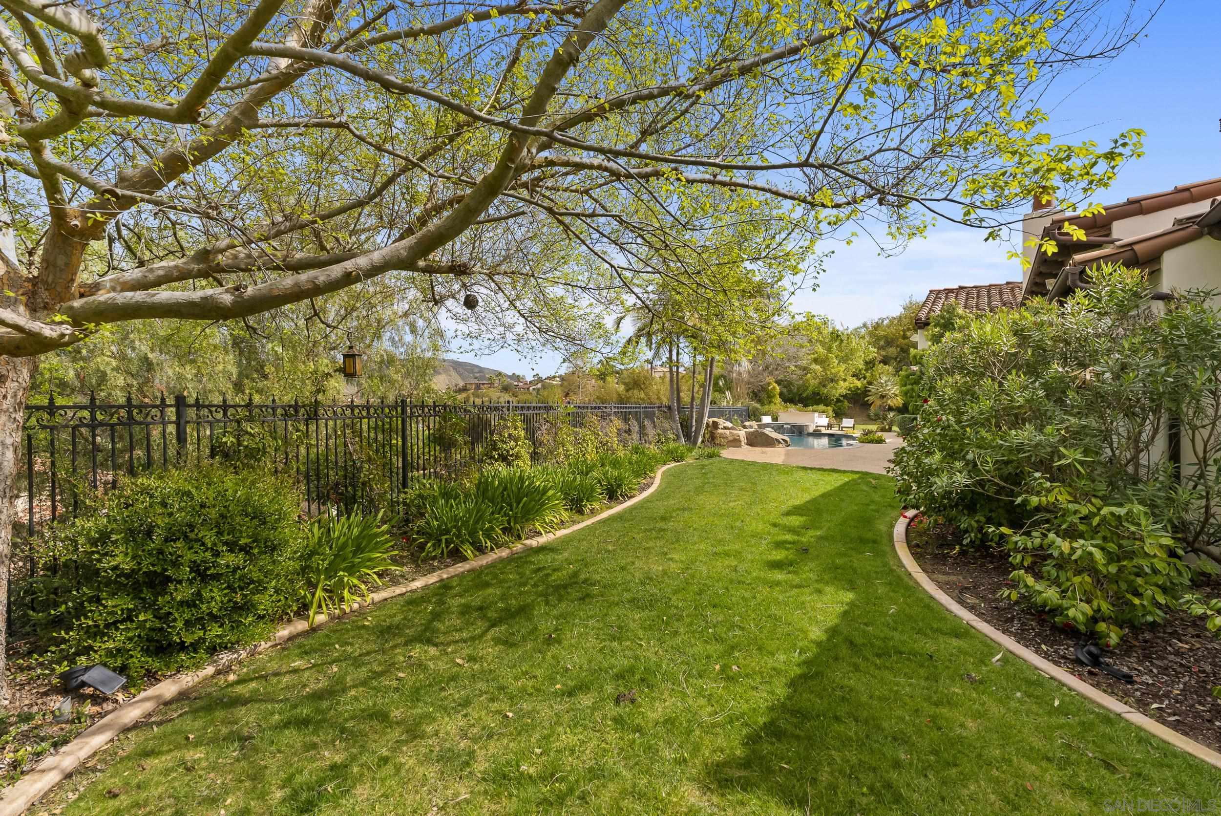 Detail Gallery Image 34 of 36 For 7628  Top O the Morning Way, San Diego,  CA 92127 - 4 Beds | 4/1 Baths