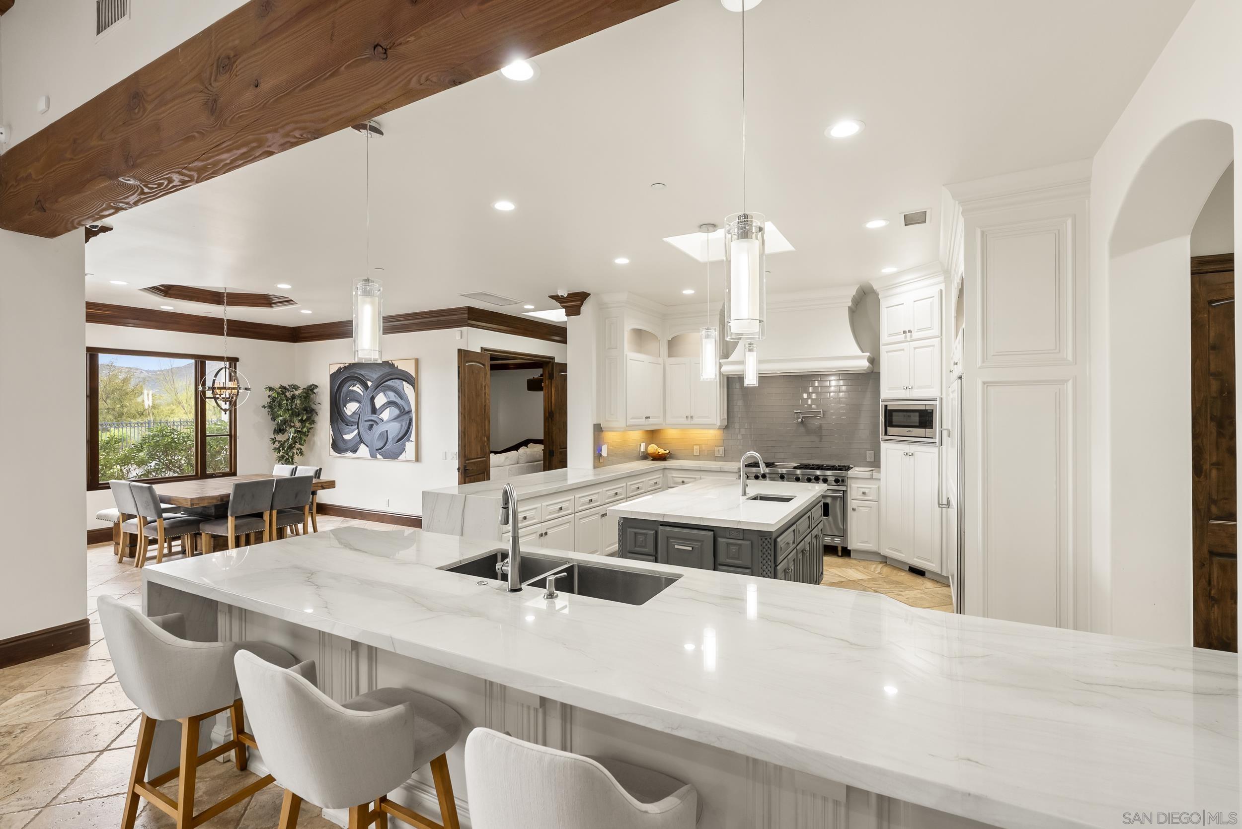 Detail Gallery Image 9 of 36 For 7628  Top O the Morning Way, San Diego,  CA 92127 - 4 Beds | 4/1 Baths