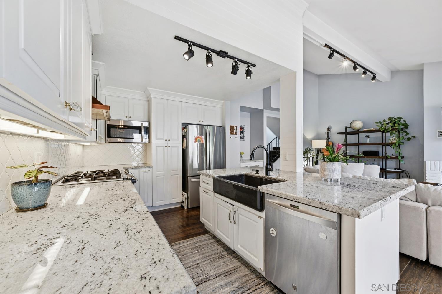 Detail Gallery Image 5 of 28 For 4767  Ingulf St, San Diego,  CA 92110 - 3 Beds | 2 Baths