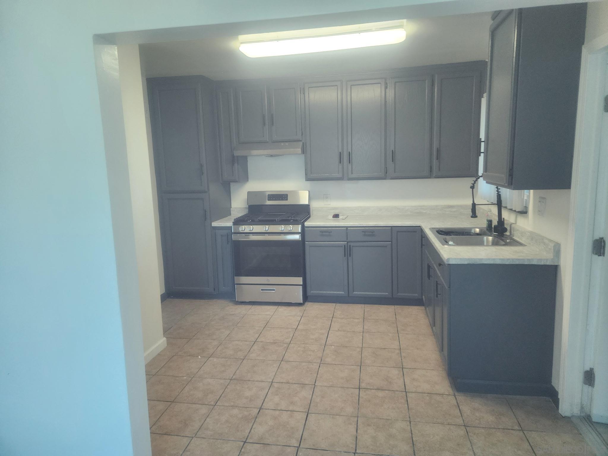 Detail Gallery Image 4 of 21 For 5068  Palin St, San Diego,  CA 92113 - 3 Beds | 2 Baths