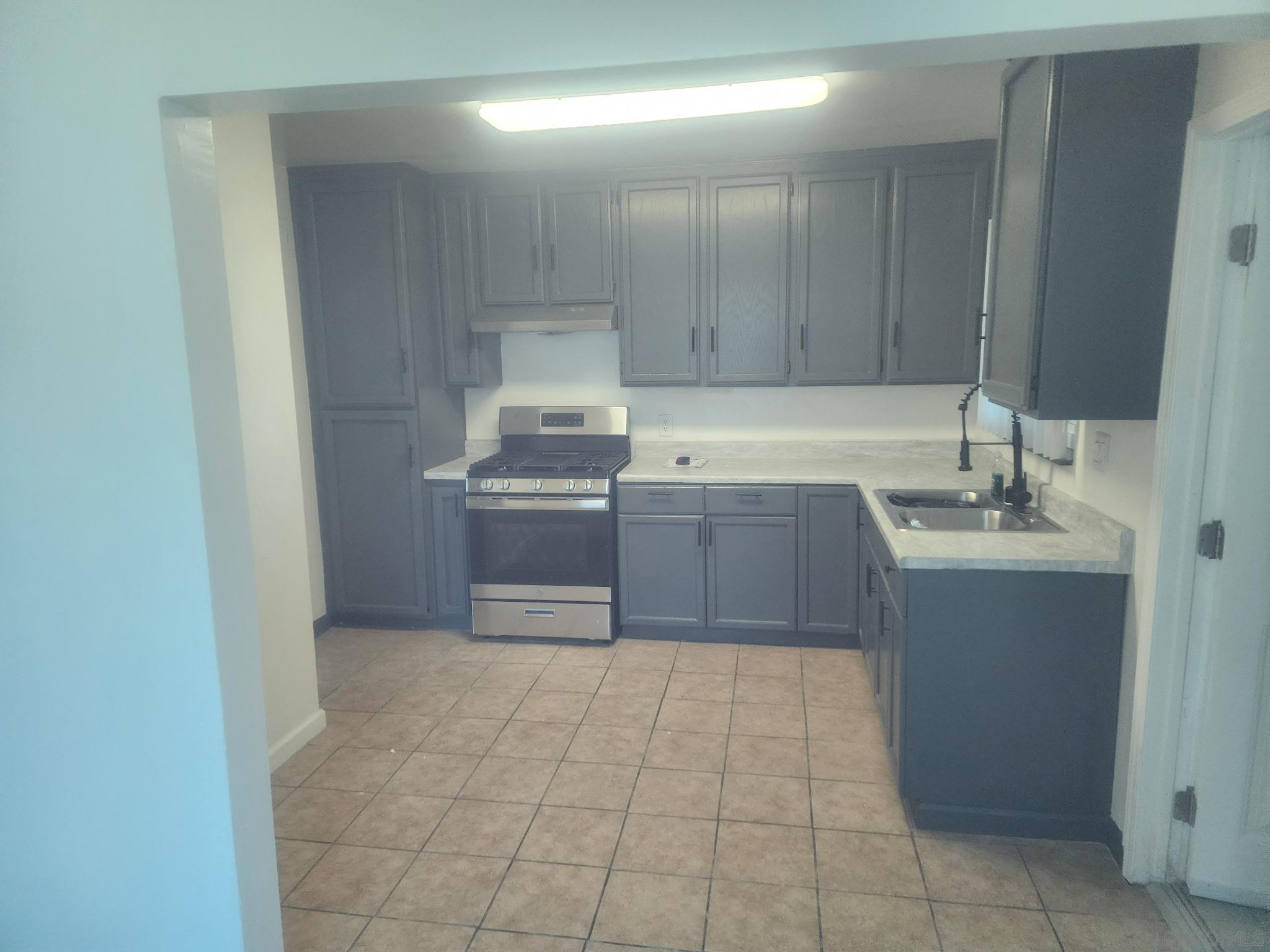 Detail Gallery Image 5 of 21 For 5068  Palin St, San Diego,  CA 92113 - 3 Beds | 2 Baths