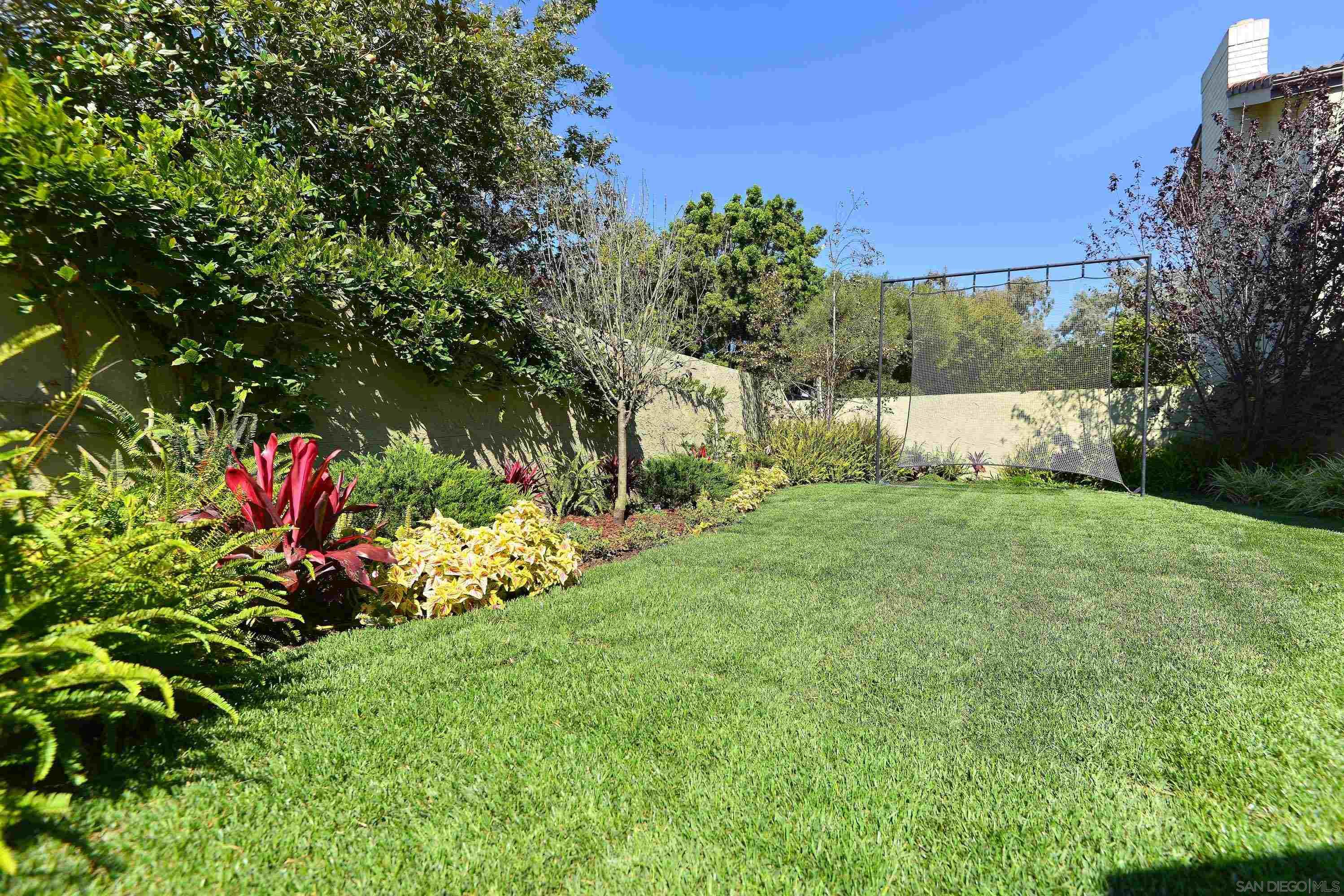 Detail Gallery Image 2 of 32 For 8358  Caminito Helecho, La Jolla,  CA 92037 - 4 Beds | 3 Baths