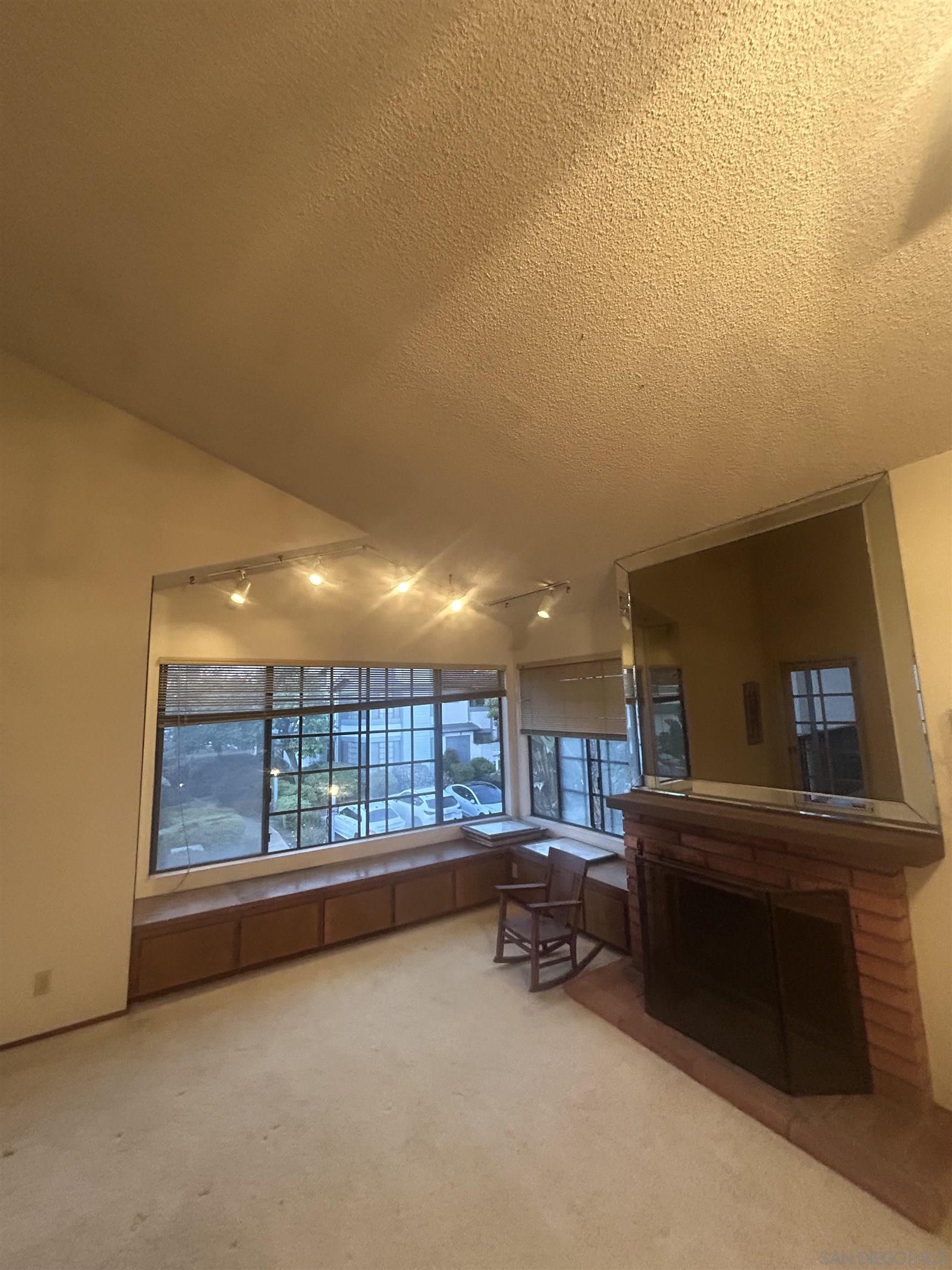 Detail Gallery Image 13 of 17 For 4055  Crystal Dawn Lane  #201,  San Diego,  CA 92122 - 2 Beds | 2 Baths