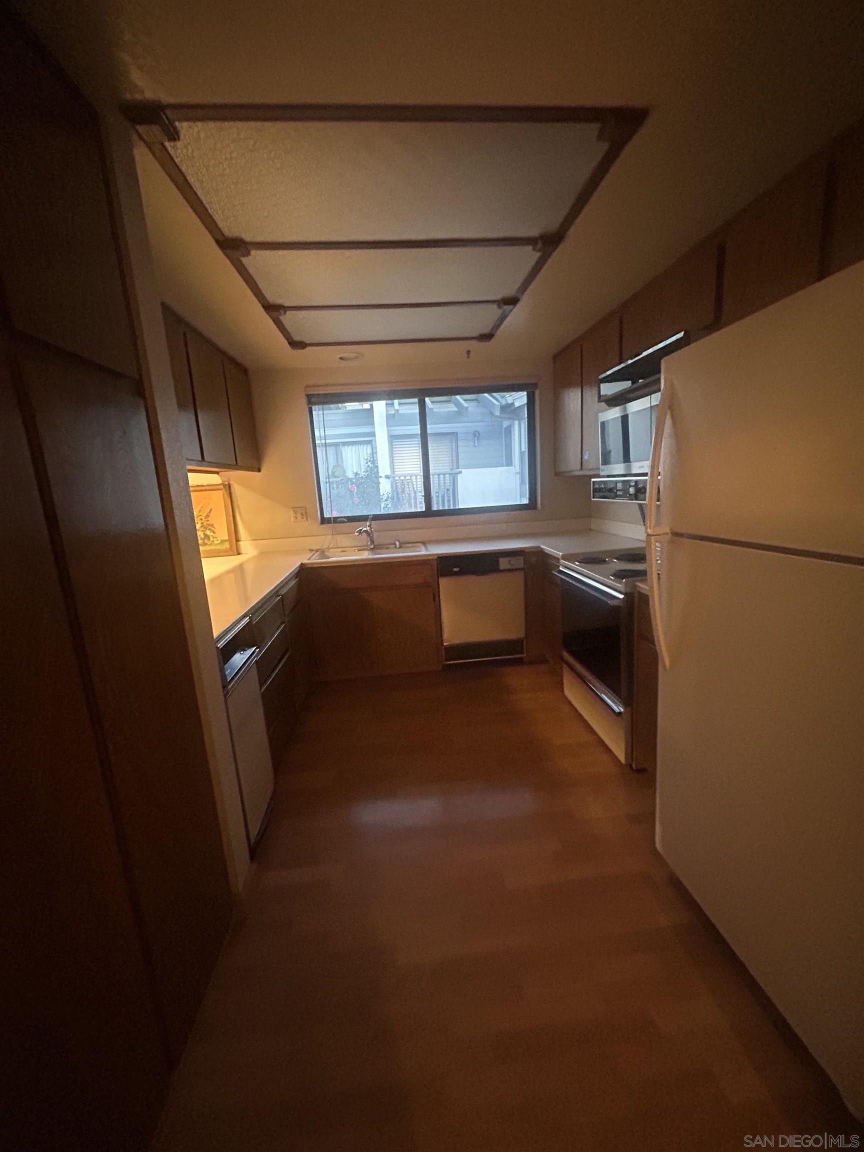 Detail Gallery Image 9 of 17 For 4055  Crystal Dawn Lane  #201,  San Diego,  CA 92122 - 2 Beds | 2 Baths