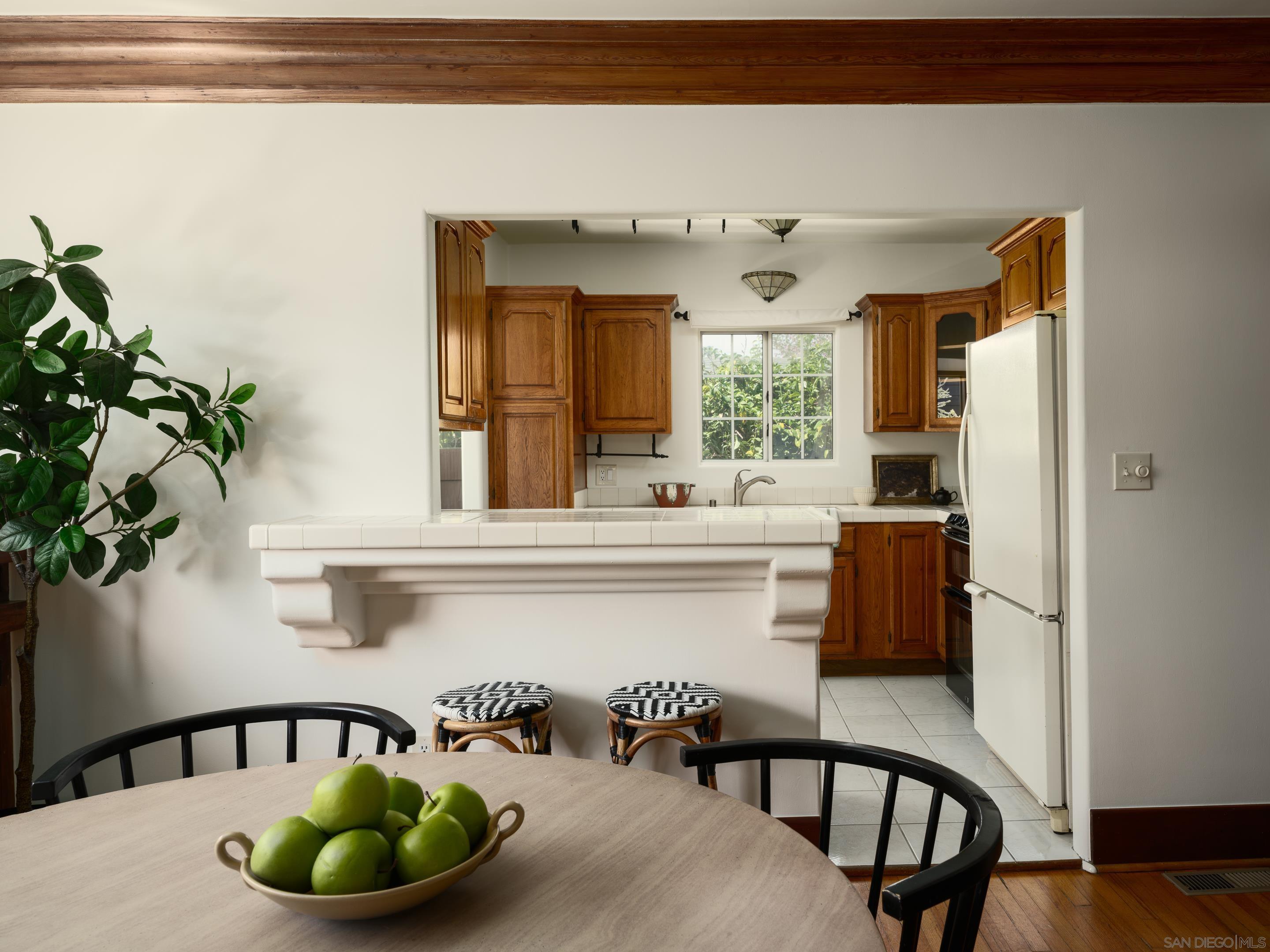 Detail Gallery Image 5 of 29 For 3552  Arnold, San Diego,  CA 92104 - 2 Beds | 1 Baths