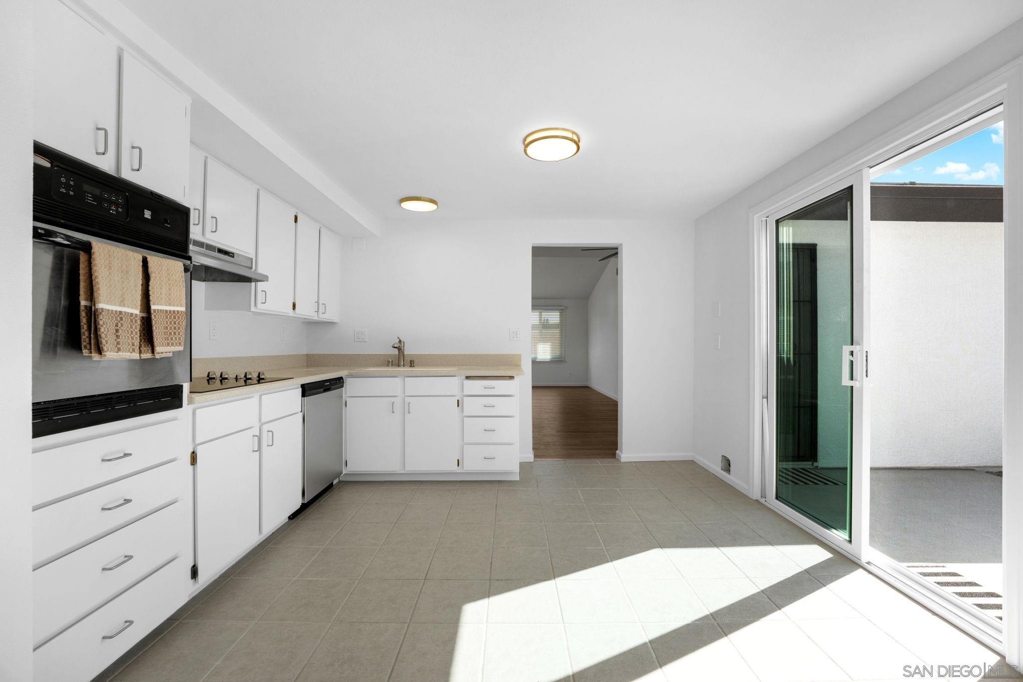 Detail Gallery Image 3 of 31 For 8937  Hammond Dr, San Diego,  CA 92123 - 4 Beds | 2 Baths