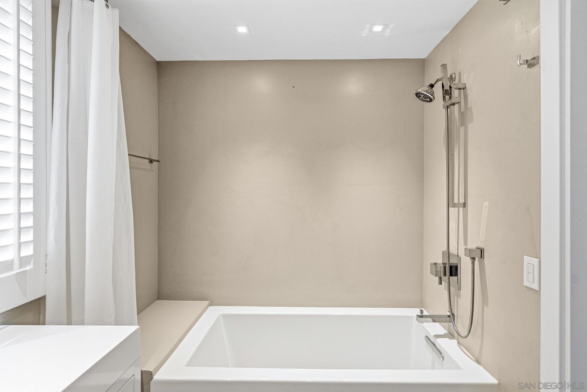 Detail Gallery Image 11 of 16 For 15999  via De Las Palmas, Rancho Santa Fe,  CA 92091 - 3 Beds | 2 Baths