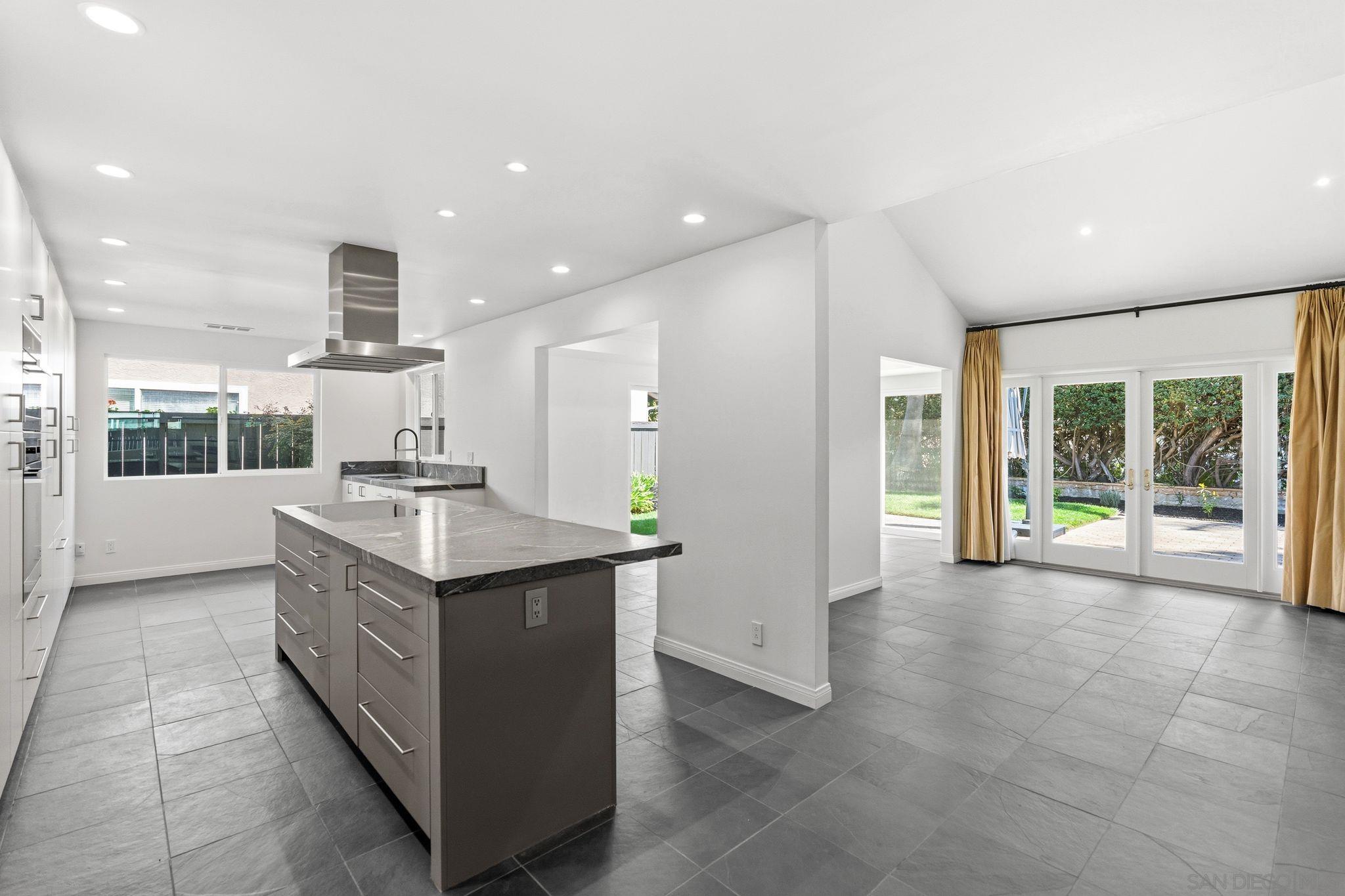 Detail Gallery Image 3 of 16 For 15999  via De Las Palmas, Rancho Santa Fe,  CA 92091 - 3 Beds | 2 Baths