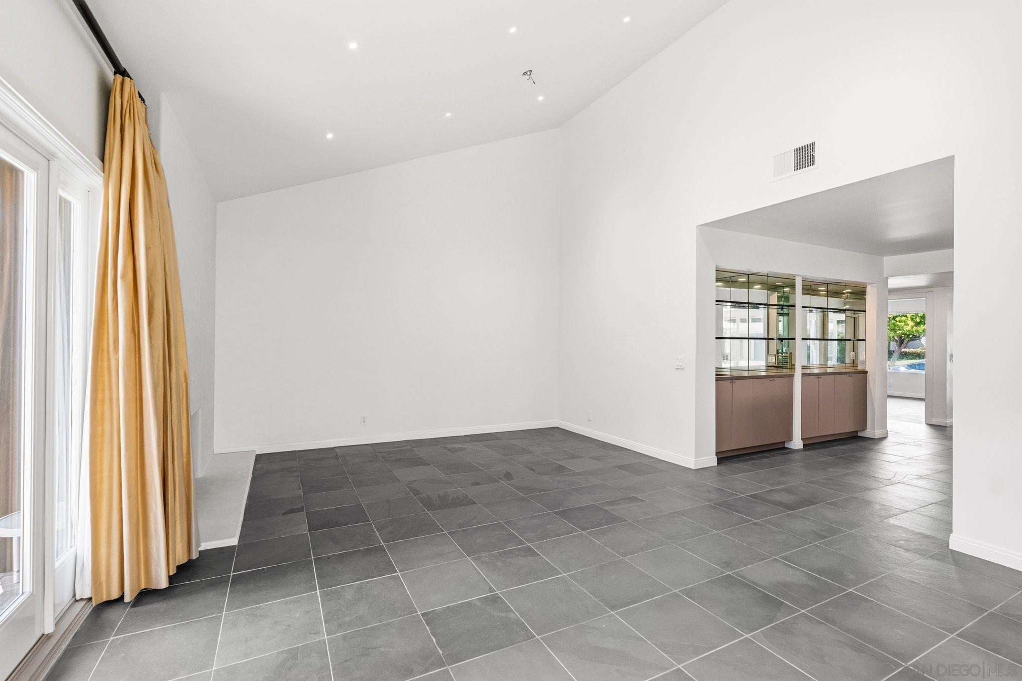 Detail Gallery Image 7 of 16 For 15999  via De Las Palmas, Rancho Santa Fe,  CA 92091 - 3 Beds | 2 Baths