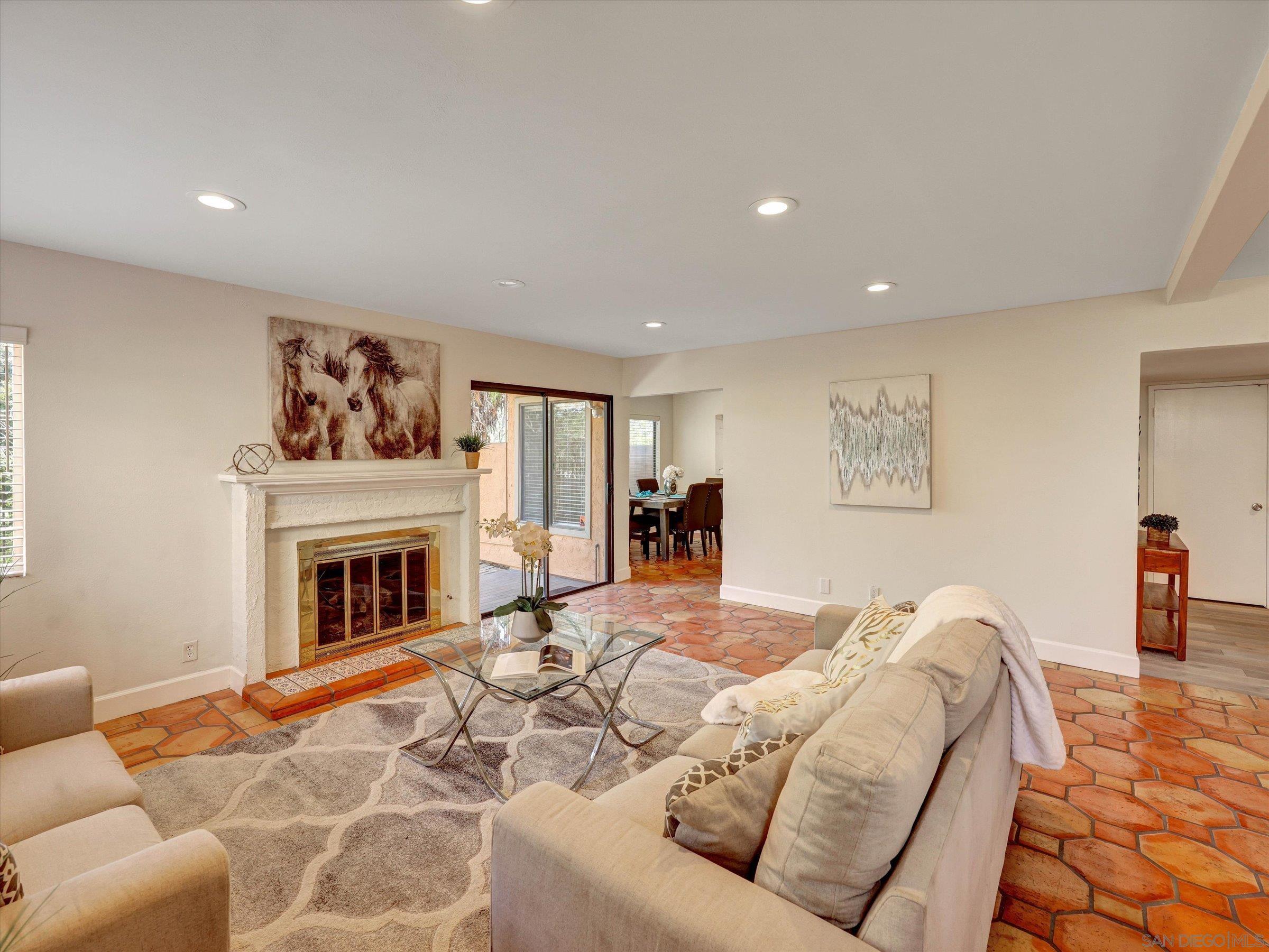 Detail Gallery Image 3 of 25 For 8995  via Andar, San Diego,  CA 92122 - 3 Beds | 2/1 Baths
