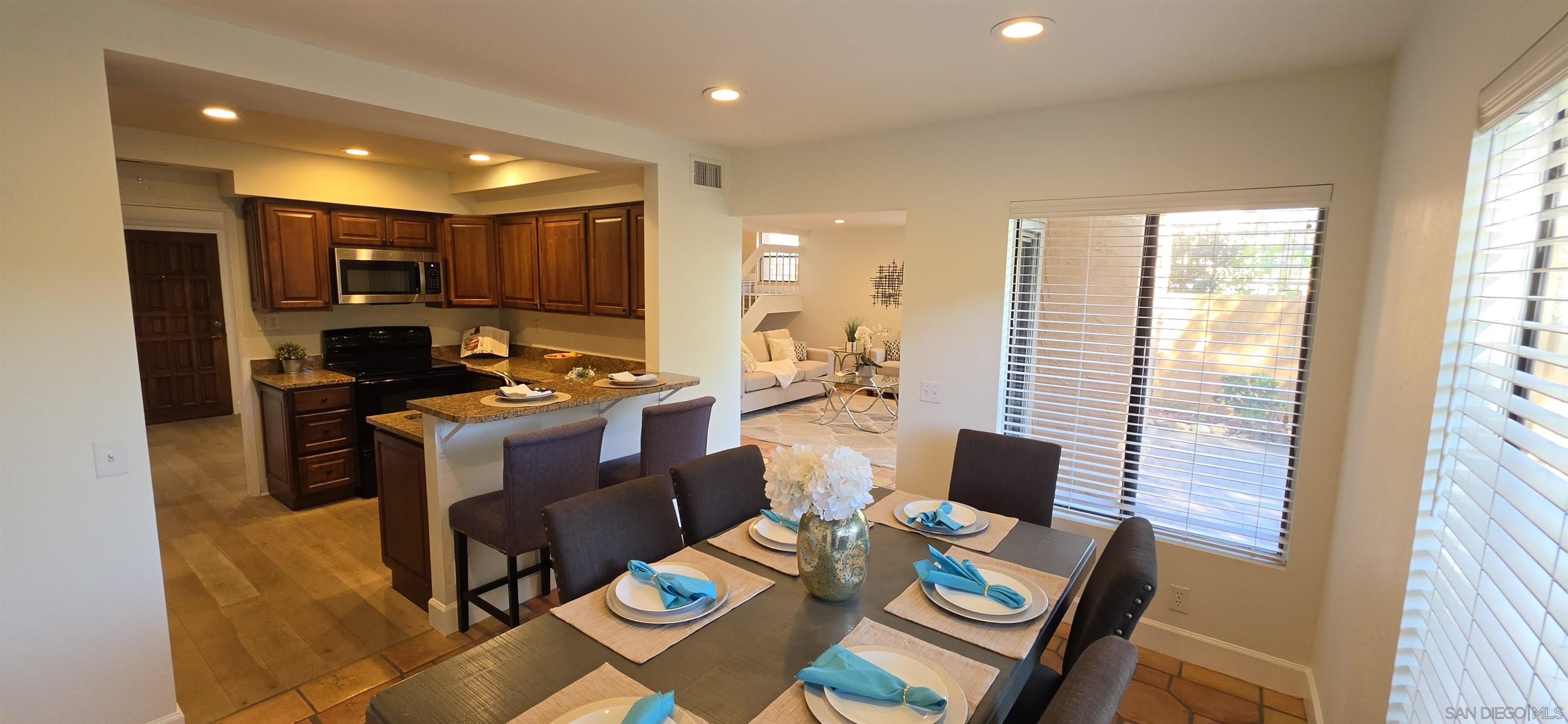 Detail Gallery Image 5 of 25 For 8995  via Andar, San Diego,  CA 92122 - 3 Beds | 2/1 Baths