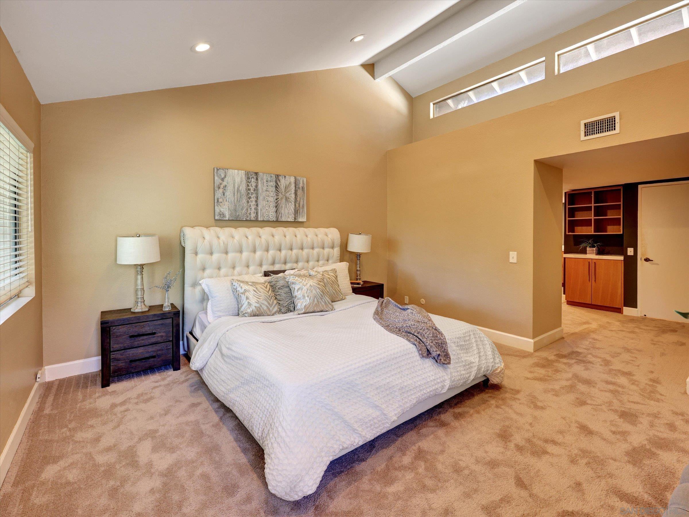 Detail Gallery Image 8 of 25 For 8995  via Andar, San Diego,  CA 92122 - 3 Beds | 2/1 Baths