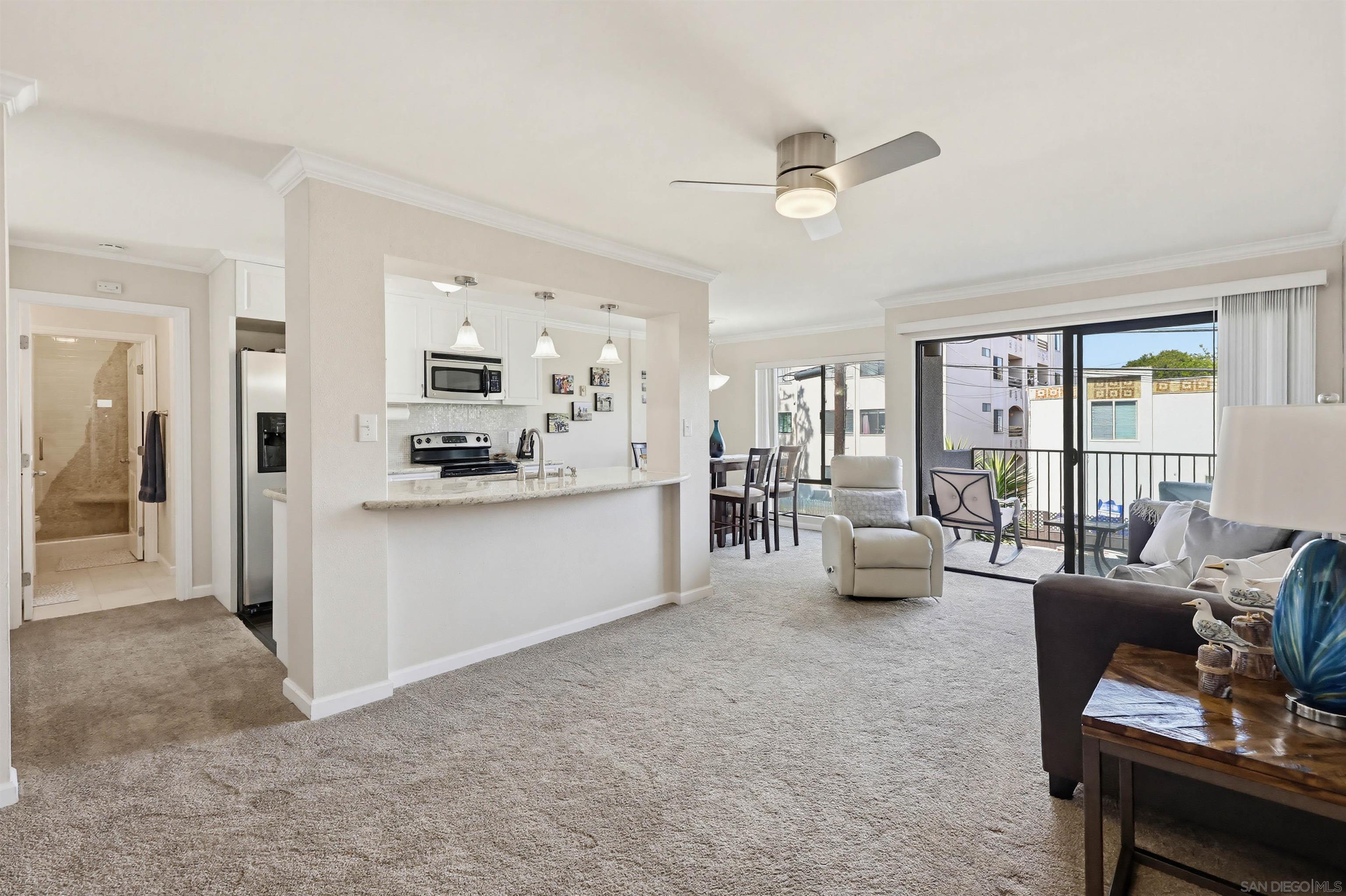 Detail Gallery Image 2 of 38 For 1235  Parker Place  2h,  San Diego,  CA 92109 - 3 Beds | 2 Baths
