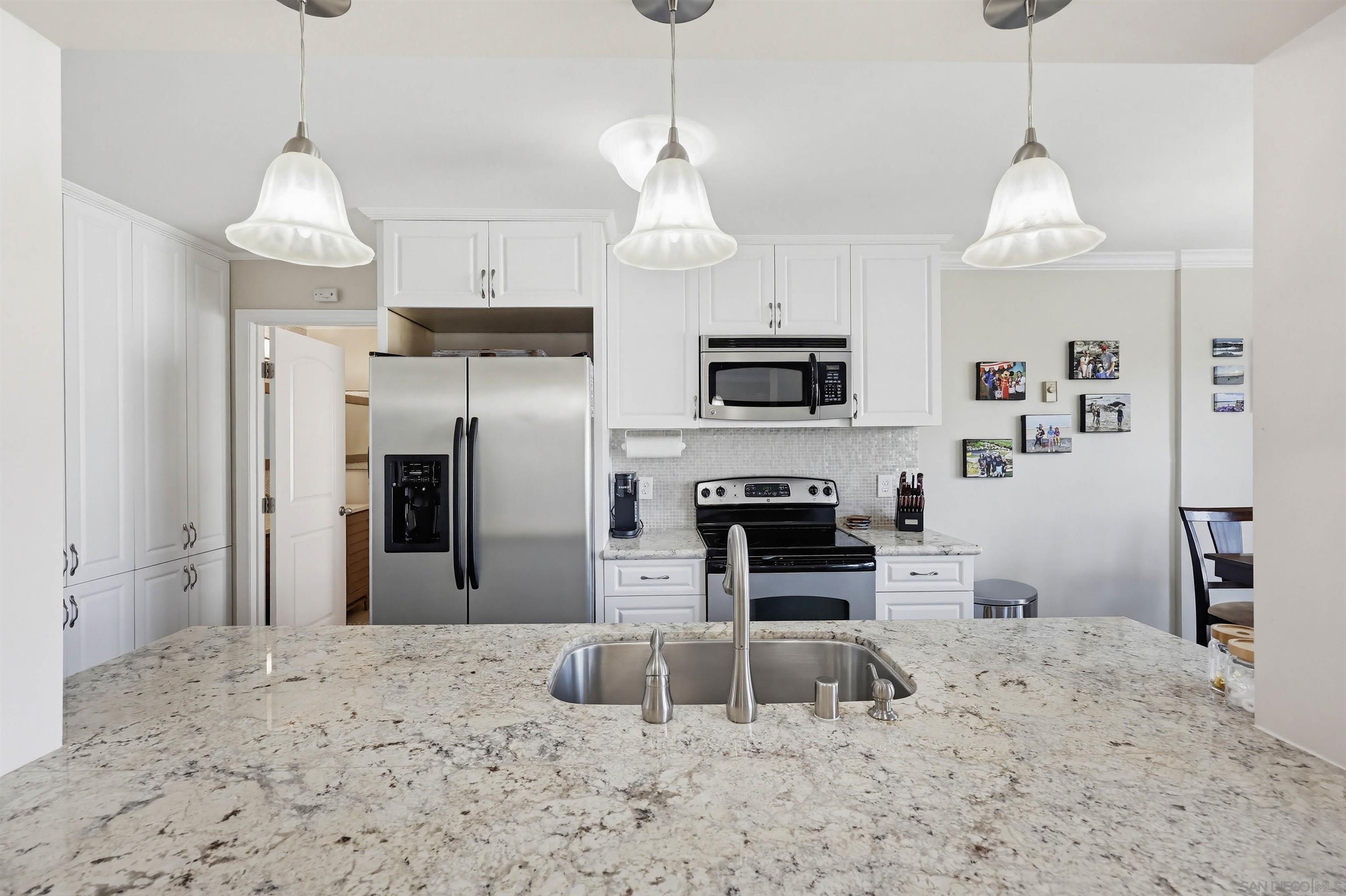 Detail Gallery Image 12 of 38 For 1235  Parker Place  2h,  San Diego,  CA 92109 - 3 Beds | 2 Baths