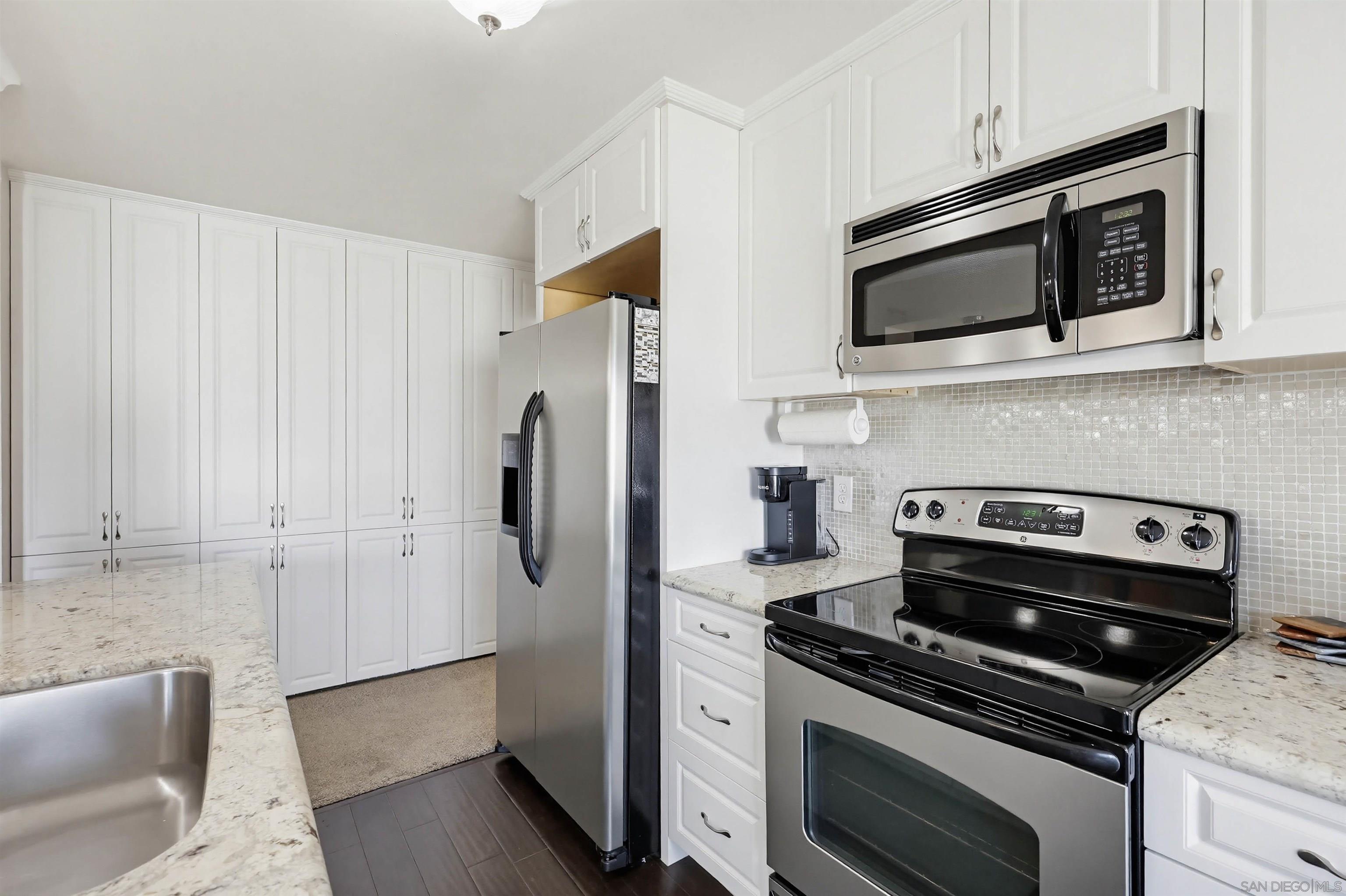Detail Gallery Image 13 of 38 For 1235  Parker Place  2h,  San Diego,  CA 92109 - 3 Beds | 2 Baths