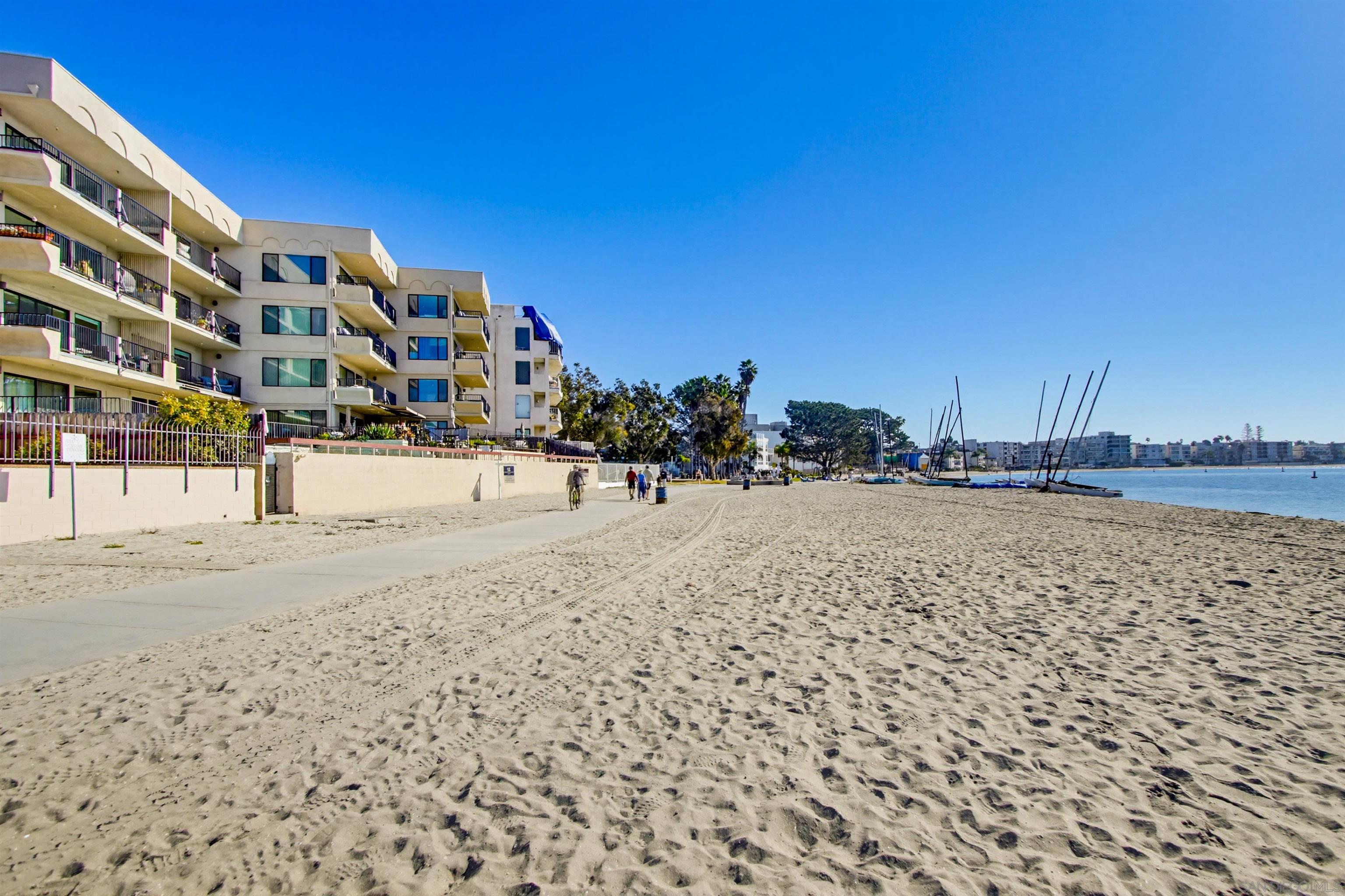 Detail Gallery Image 31 of 38 For 1235  Parker Place  2h,  San Diego,  CA 92109 - 3 Beds | 2 Baths