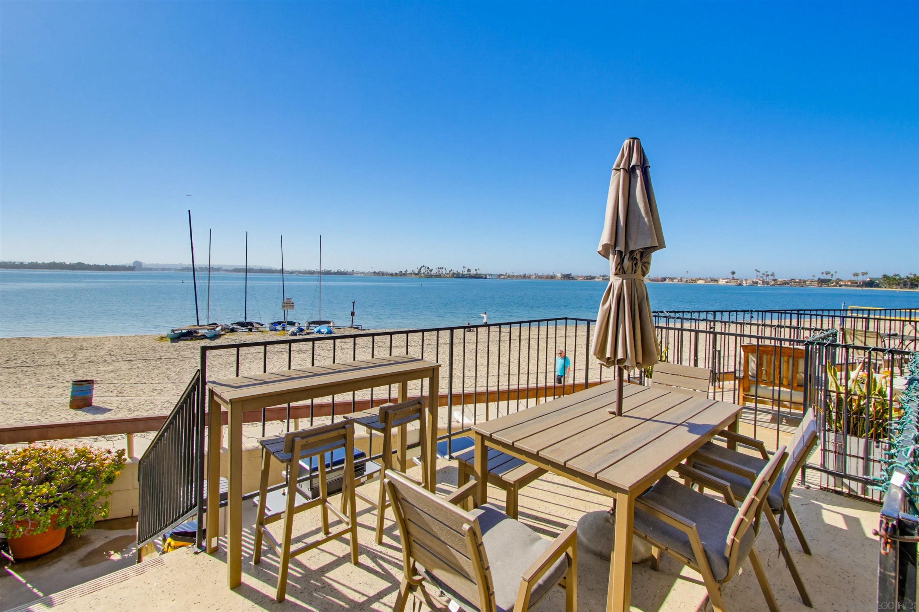 Detail Gallery Image 34 of 38 For 1235  Parker Place  2h,  San Diego,  CA 92109 - 3 Beds | 2 Baths