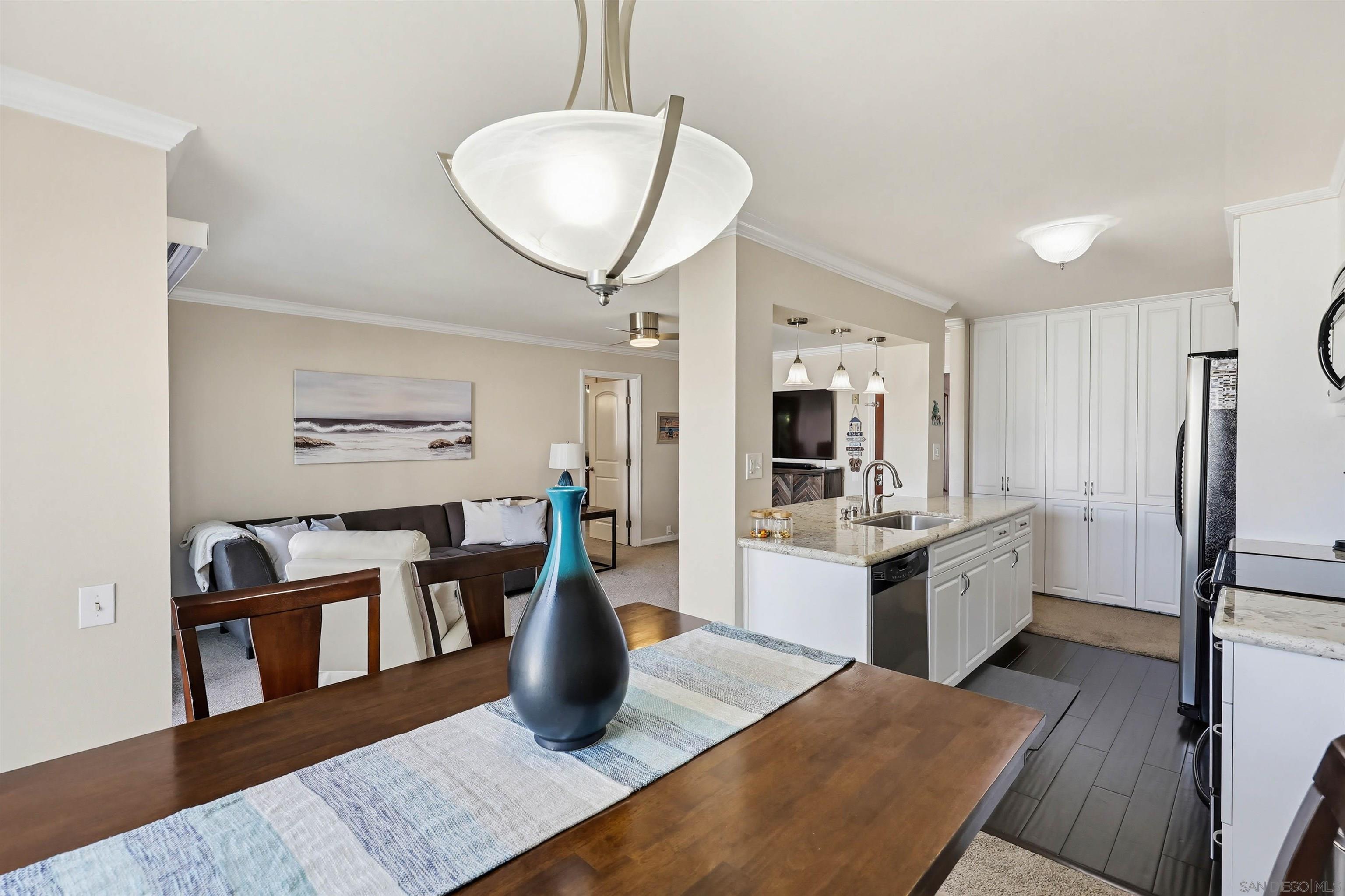 Detail Gallery Image 6 of 38 For 1235  Parker Place  2h,  San Diego,  CA 92109 - 3 Beds | 2 Baths