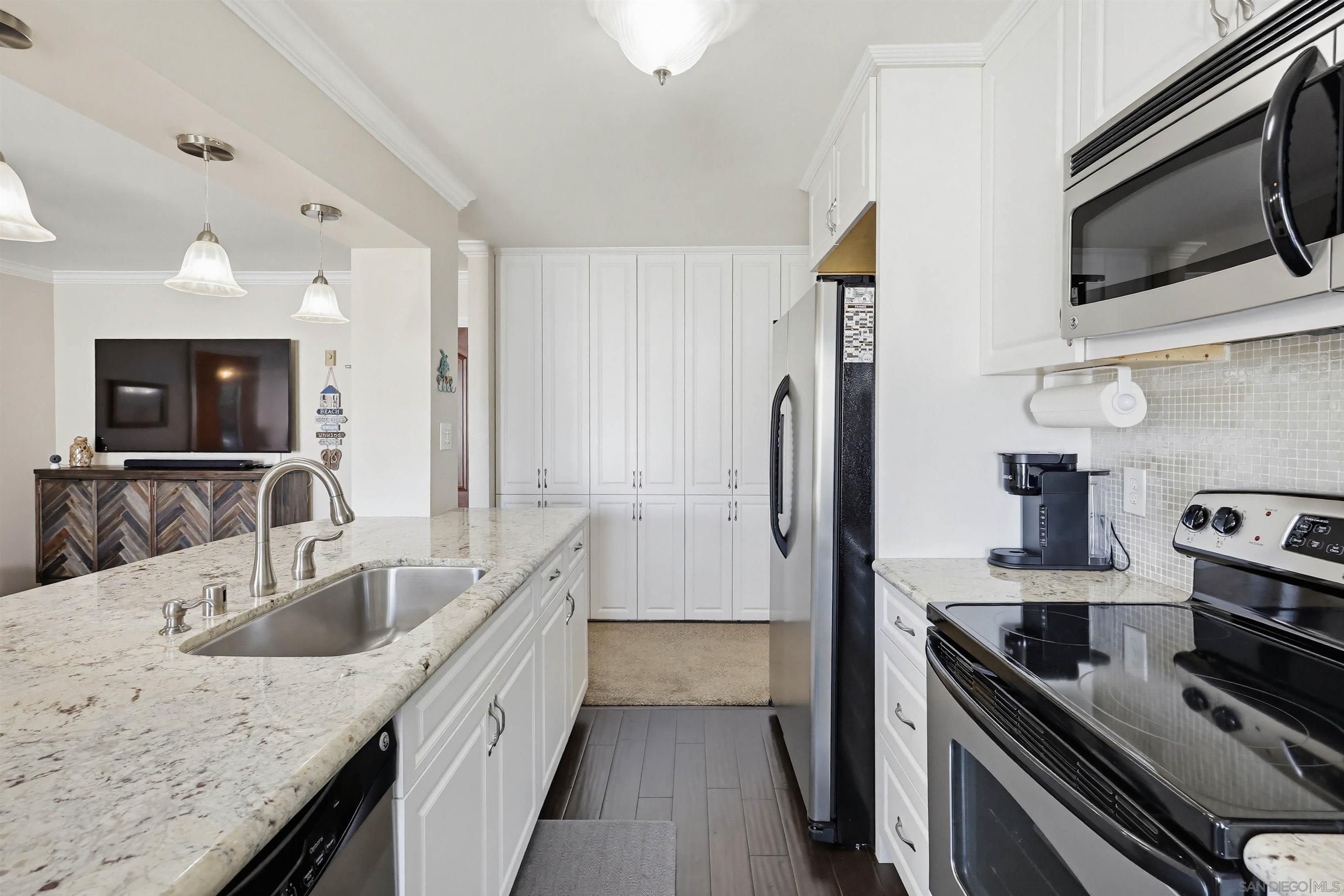 Detail Gallery Image 8 of 38 For 1235  Parker Place  2h,  San Diego,  CA 92109 - 3 Beds | 2 Baths