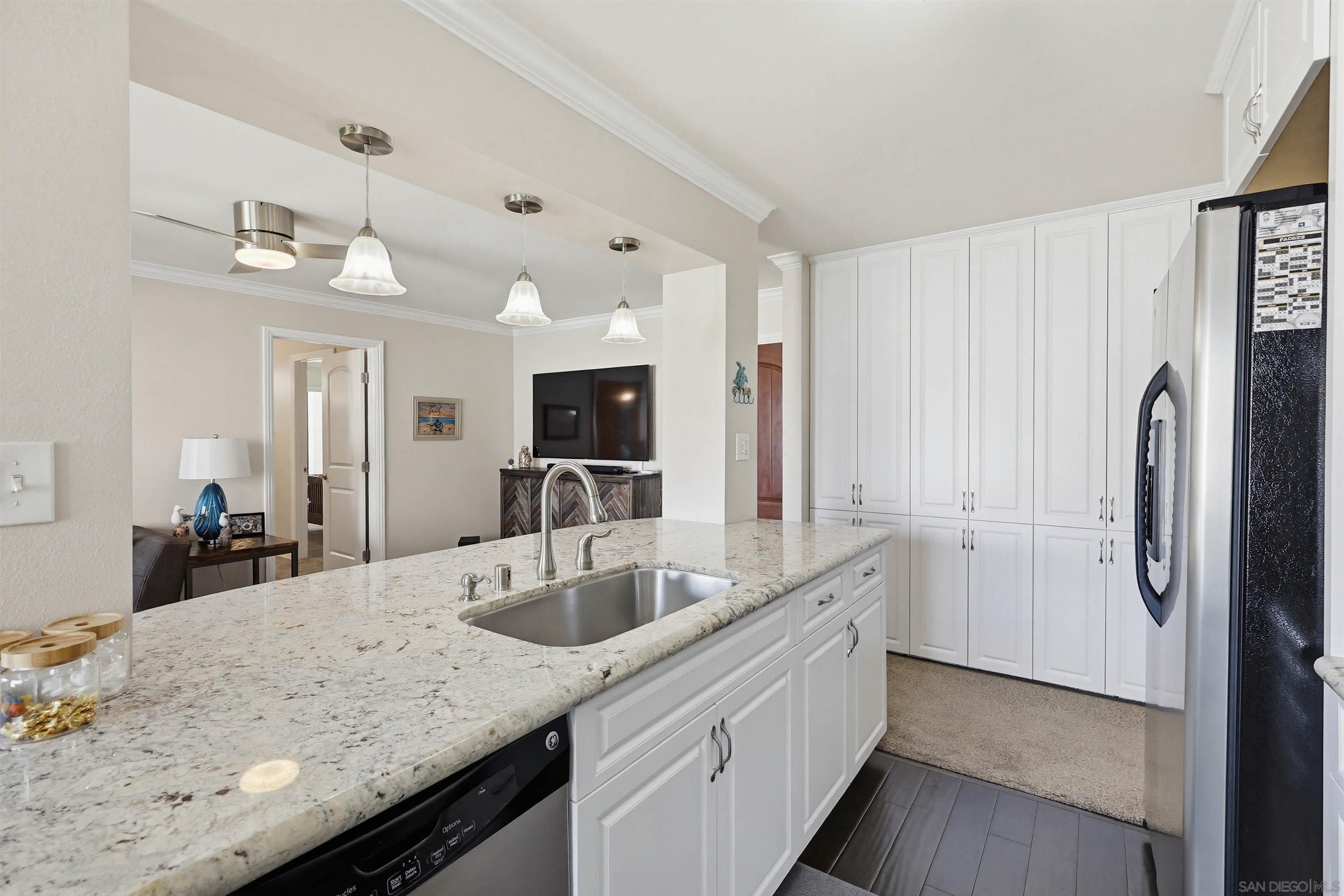 Detail Gallery Image 9 of 38 For 1235  Parker Place  2h,  San Diego,  CA 92109 - 3 Beds | 2 Baths