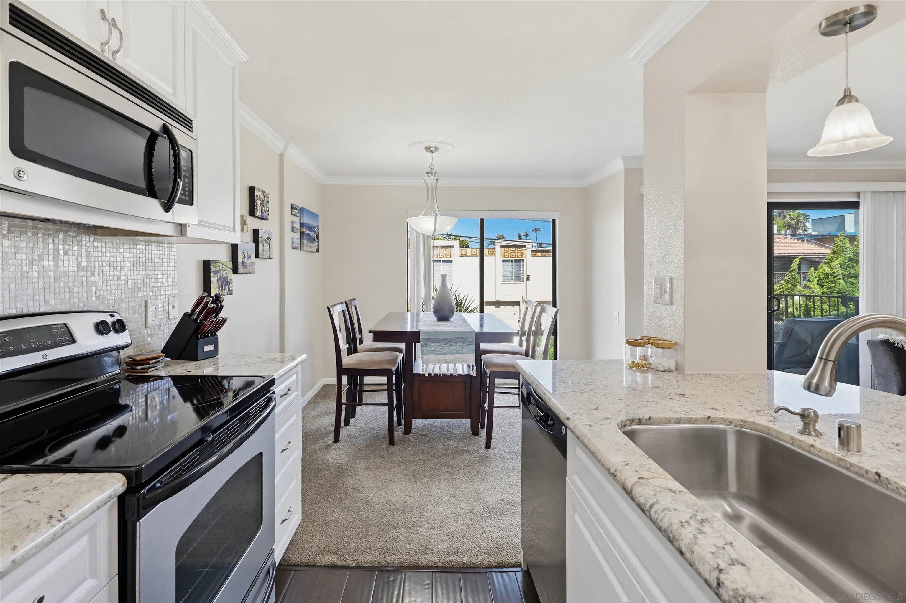 Detail Gallery Image 10 of 38 For 1235  Parker Place  2h,  San Diego,  CA 92109 - 3 Beds | 2 Baths