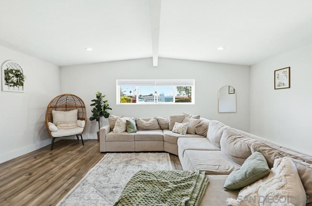 Detail Gallery Image 15 of 63 For 1451  Louden Ln, Imperial Beach,  CA 91932 - 4 Beds | 3 Baths