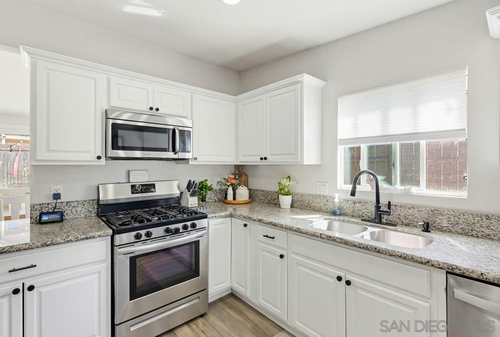 Detail Gallery Image 7 of 63 For 1451  Louden Ln, Imperial Beach,  CA 91932 - 4 Beds | 3 Baths