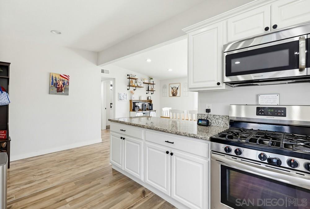 Detail Gallery Image 8 of 63 For 1451  Louden Ln, Imperial Beach,  CA 91932 - 4 Beds | 3 Baths